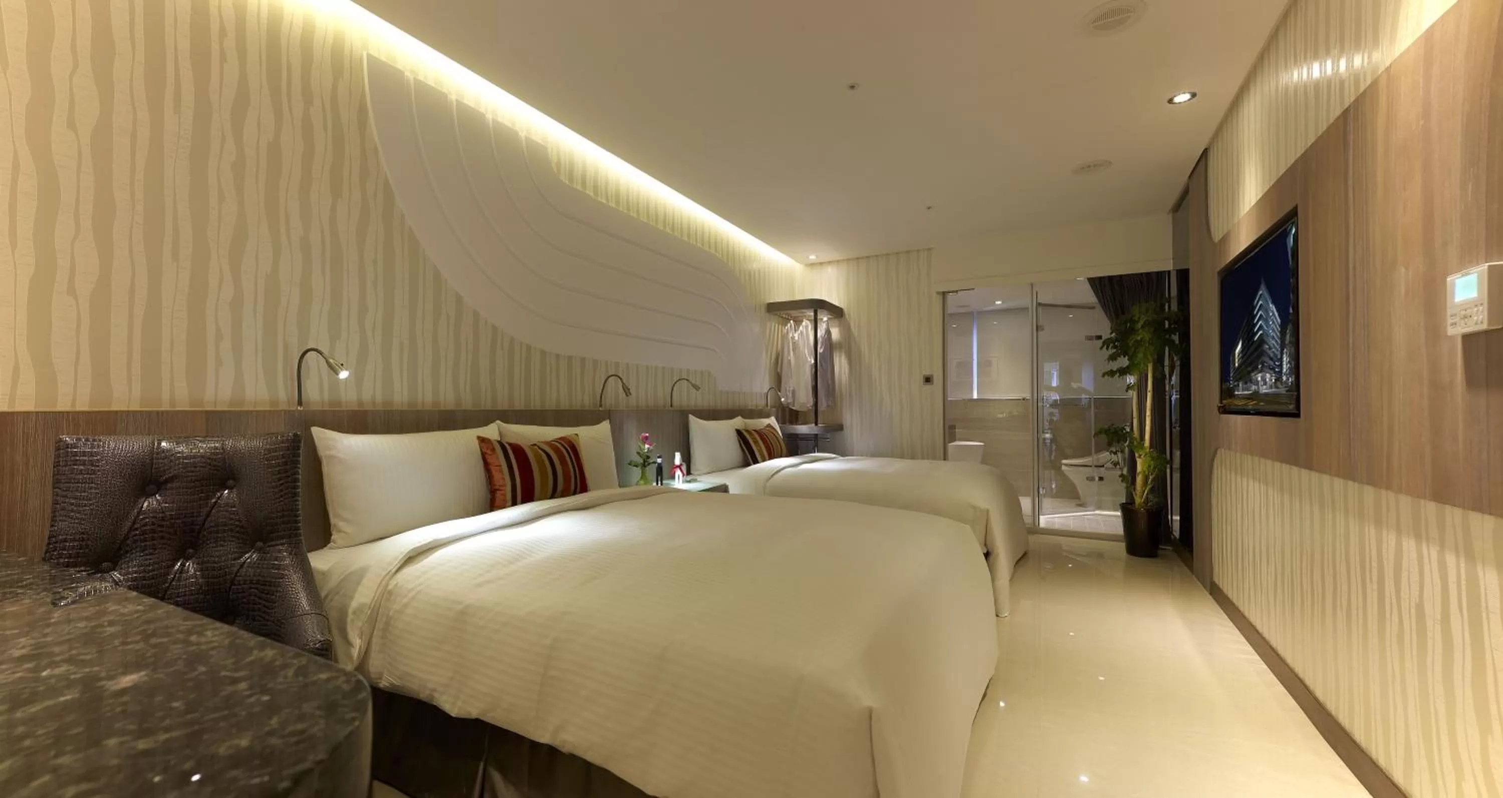 Deluxe Quadruple Room in Beauty Hotels - Hotel Bnight-Self Check-In Hotel