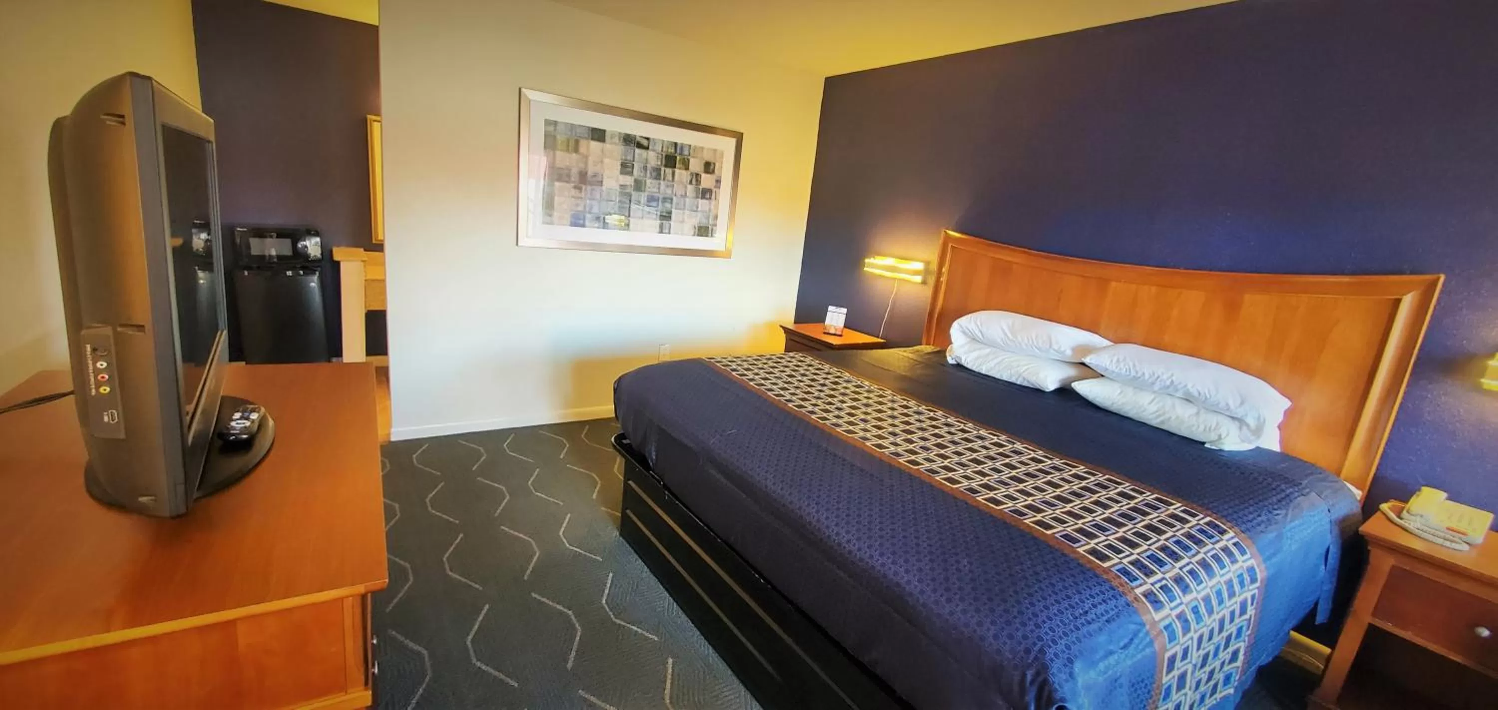 Superior King Room in Economy 7 Inn- Newport News