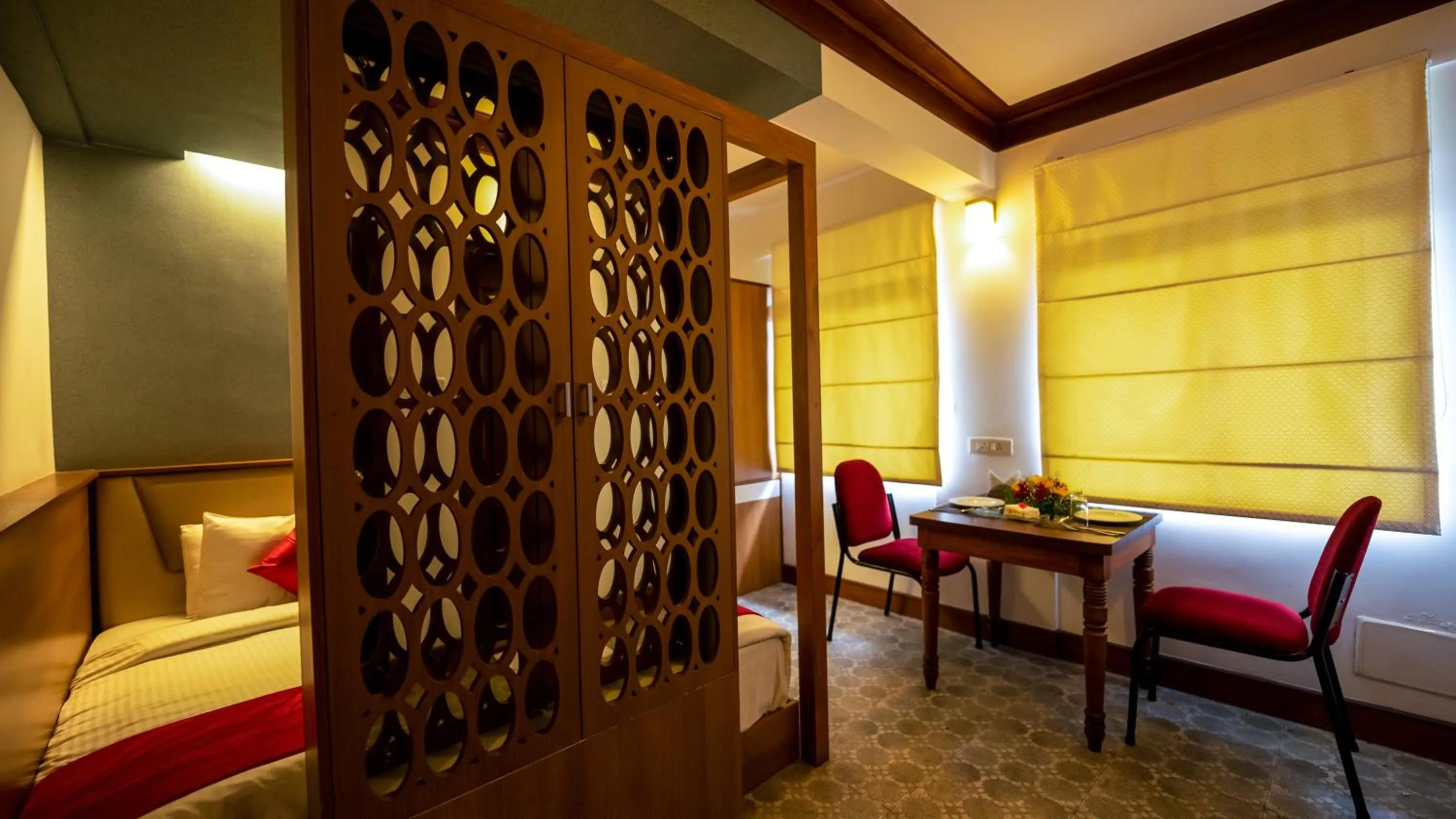 Deluxe Queen Room in Westwood Riverside