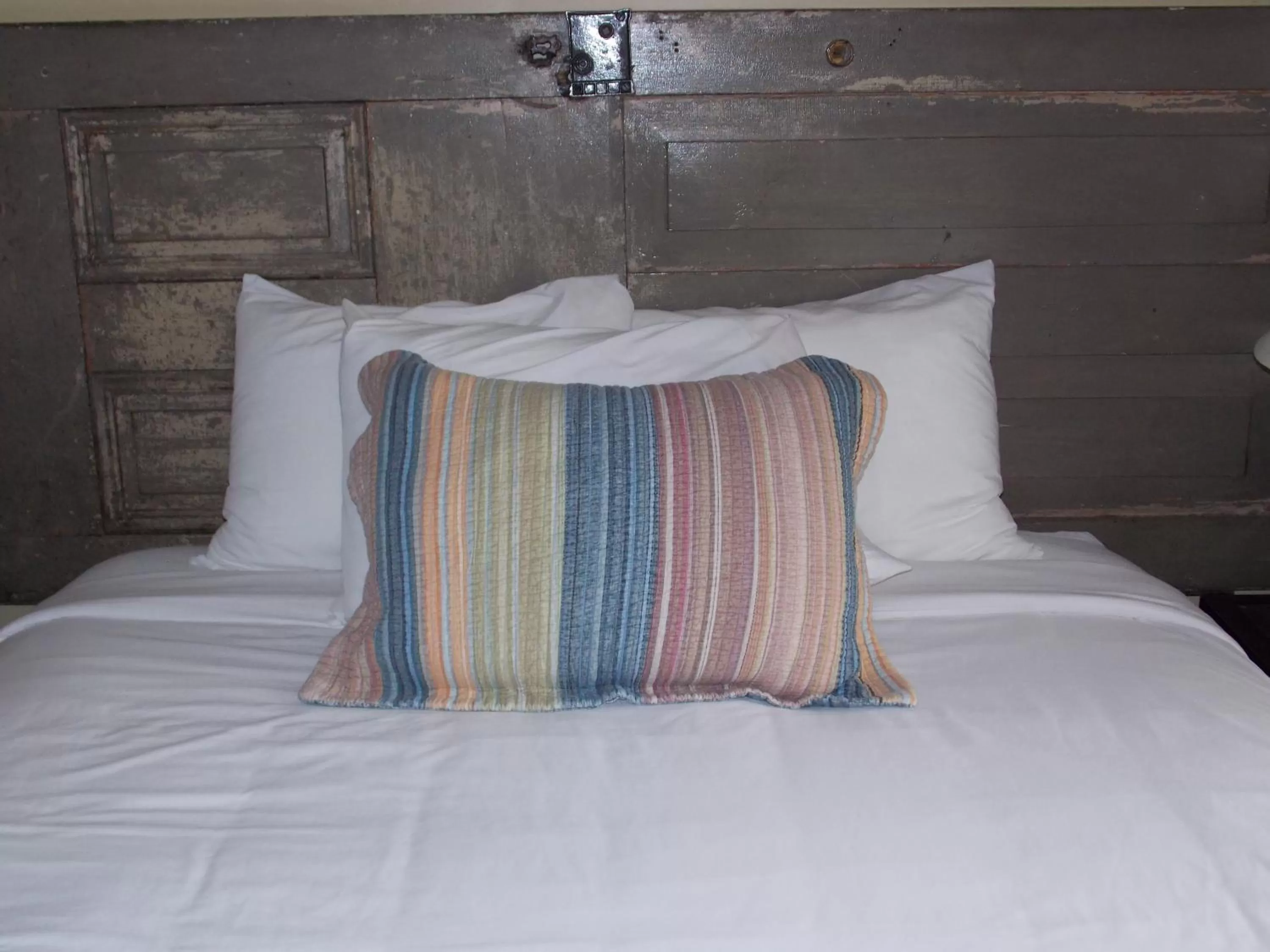 Queen Room in William Watson Hotel