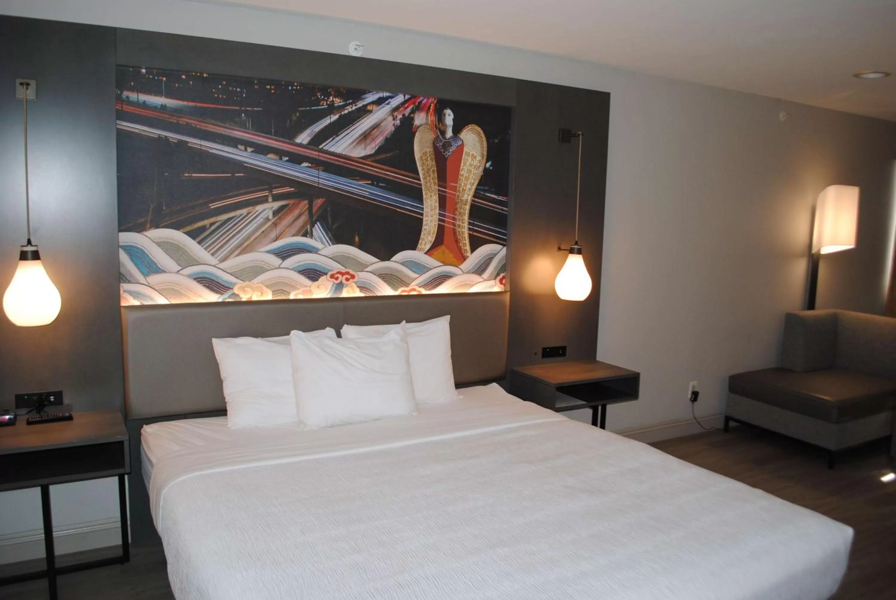 King Suite with Walk-In Shower and Bath Tub - Disability/Non-Smoking in Aiden Los Angeles Downtown Dragon Gate Inn