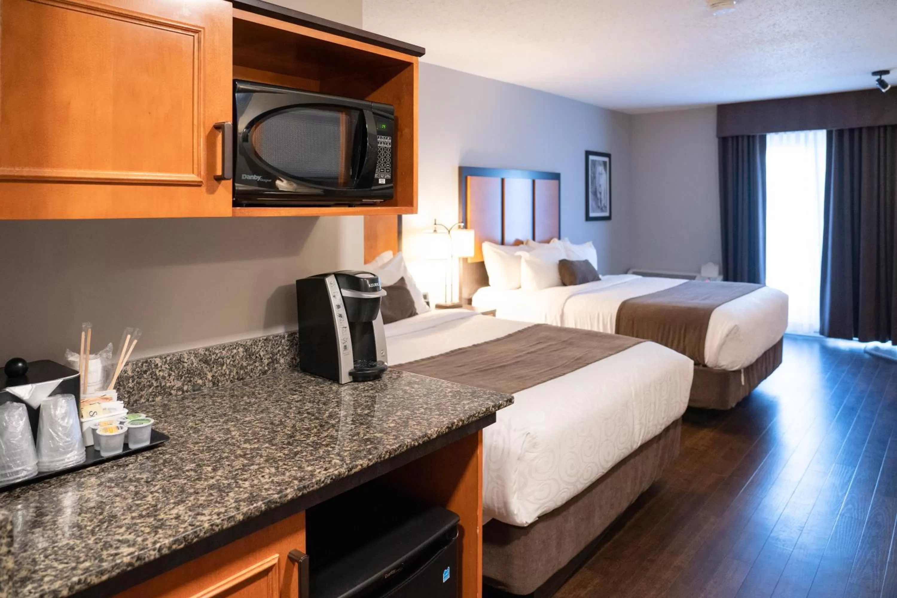 Superior Room 2 Queen Beds, Balcony in Pocaterra Inn & Waterslide