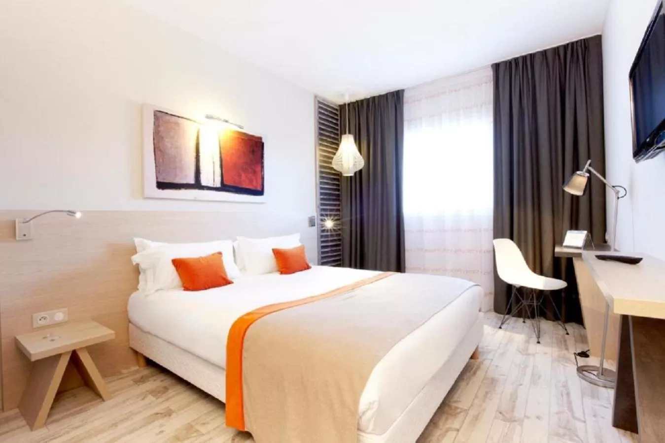 Double bed with Sofa bed in Kyriad Prestige Vannes Centre-Palais des Arts