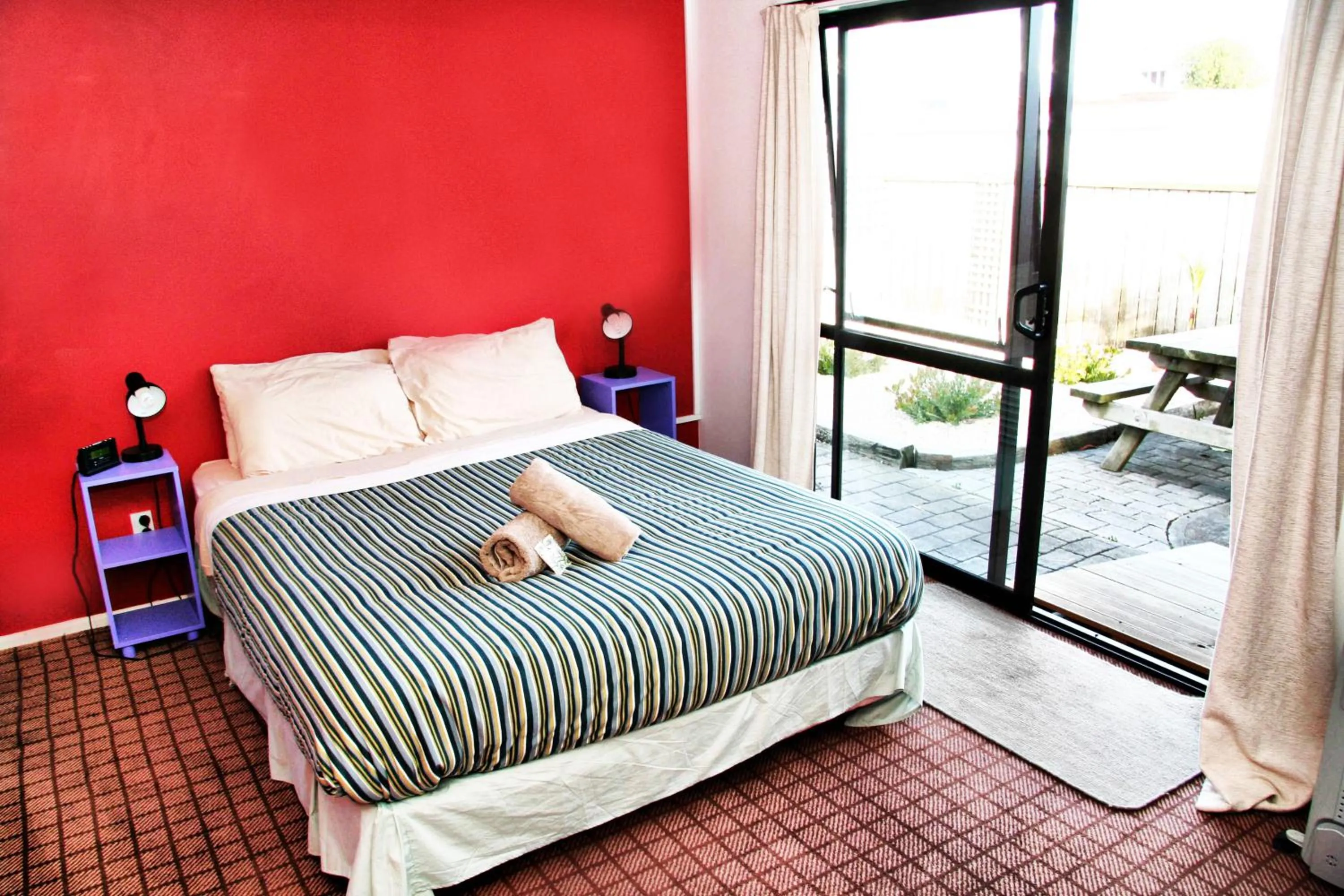 Queen Room with Private Bathroom in Tasman Bay Backpackers