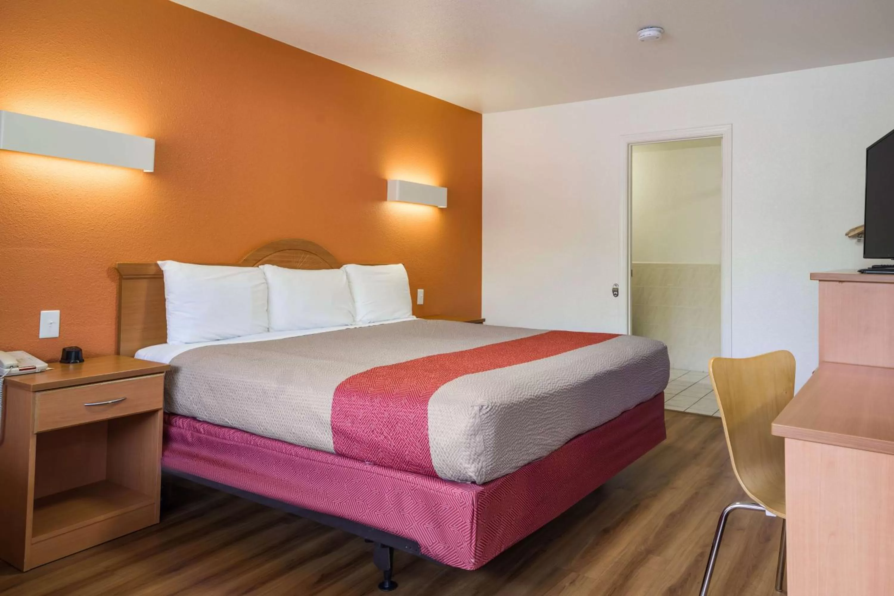 King Room - Non-Smoking in Motel 6-Concord, CA