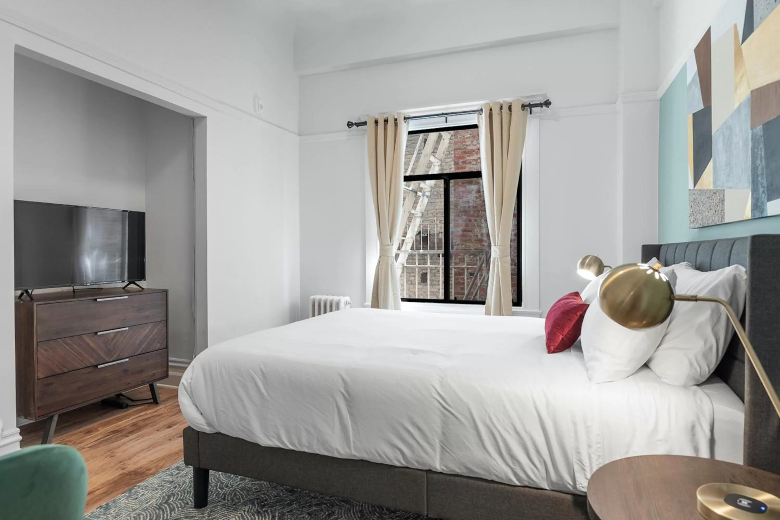 Queen Room - Hearing Disability Access (Self Check-in with Virtual Front Desk) in Kasa La Monarca San Francisco