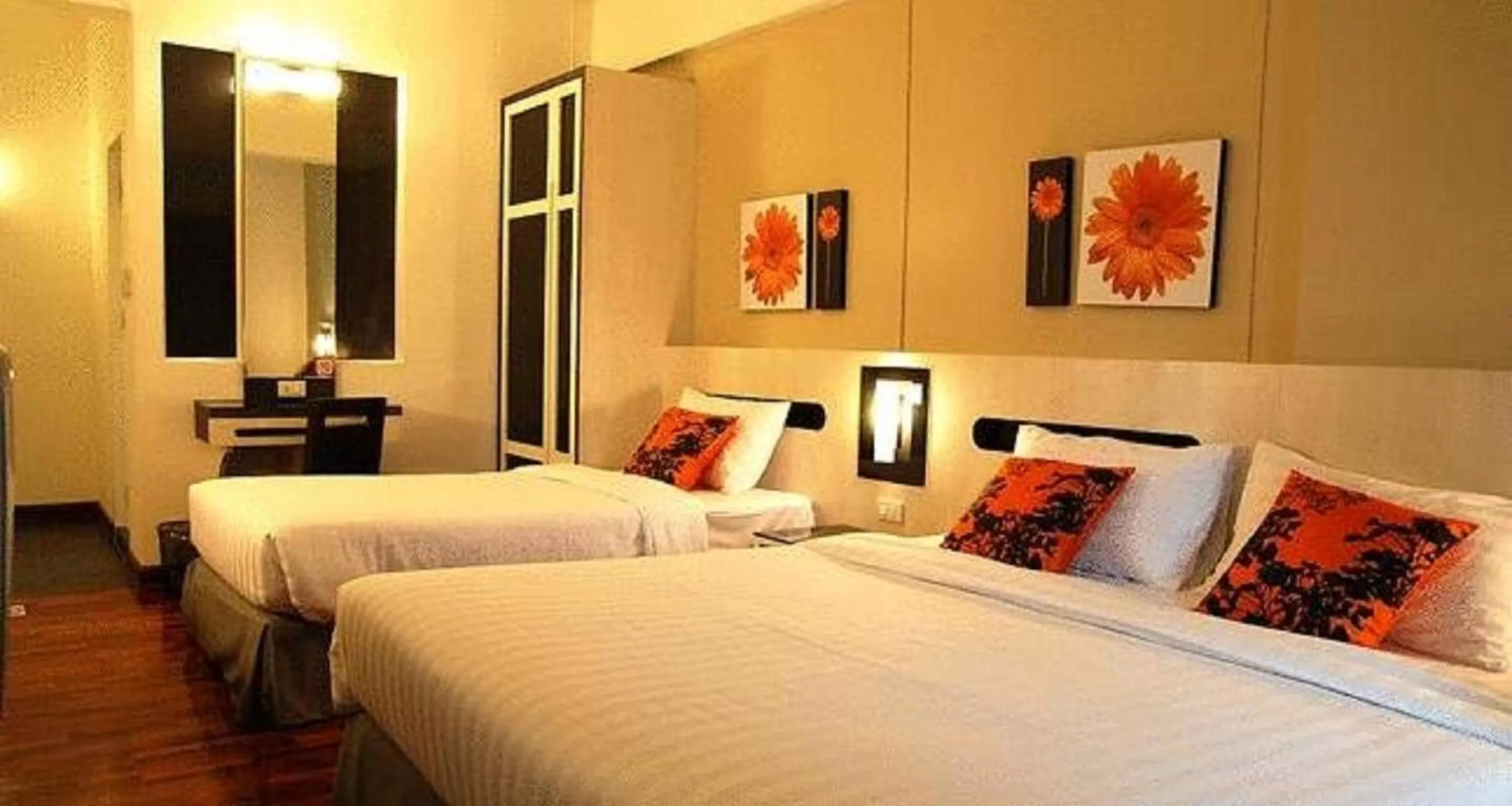 Trio Room in The Inn Saladaeng