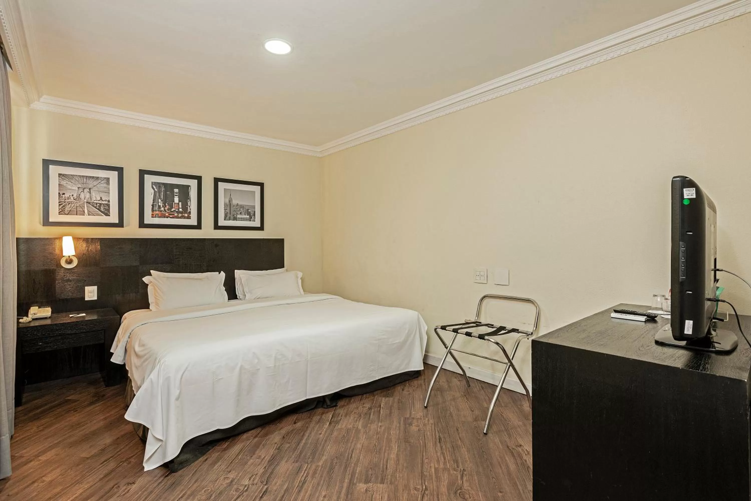 Deluxe Double or Twin Room - single occupancy - Disability Access in Rockefeller by Slaviero Hotéis