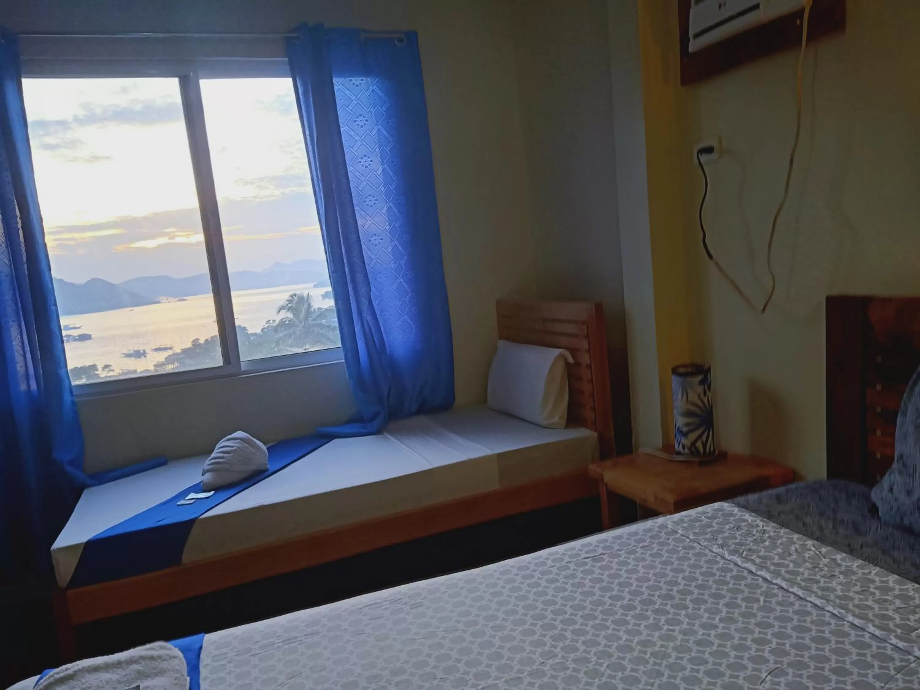 Triple Room with Sea View in Casa Montemar Bed and Breakfast