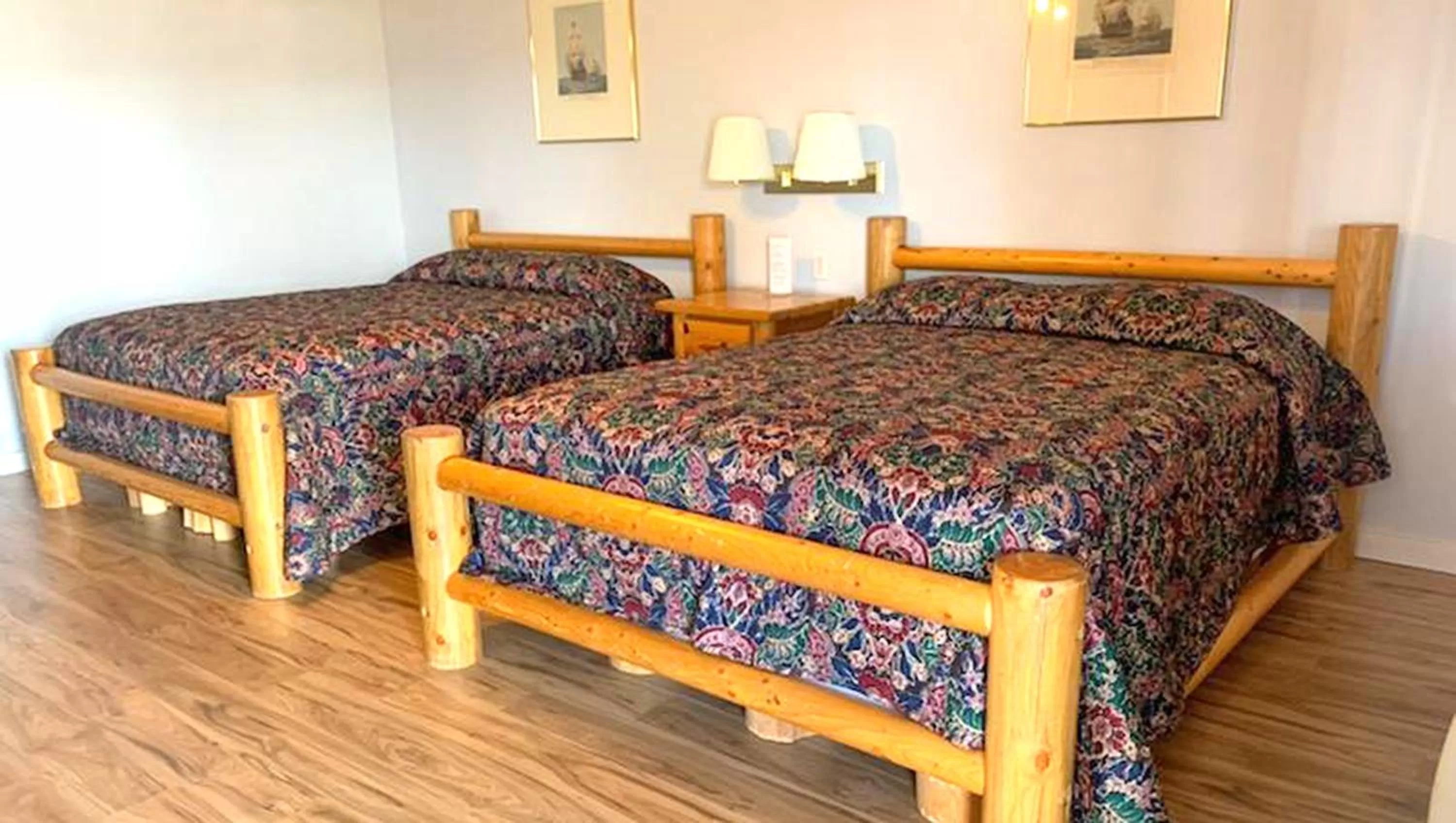 Queen Room with Two Queen Beds in Marianna Inn Panguitch