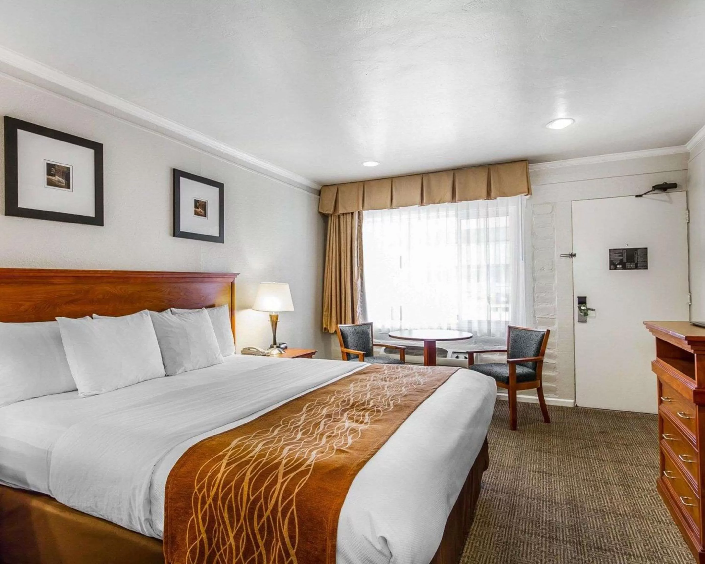 Standard Room With One King Bed - Non-Smoking in The Inn at 1252 Monterey