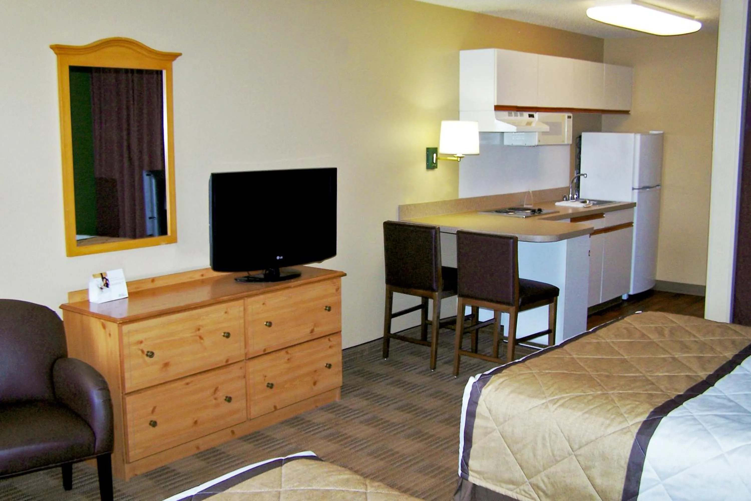 Photo of the whole room, Bed in Extended Stay America Suites - Minneapolis - Airport - Eagan - North
