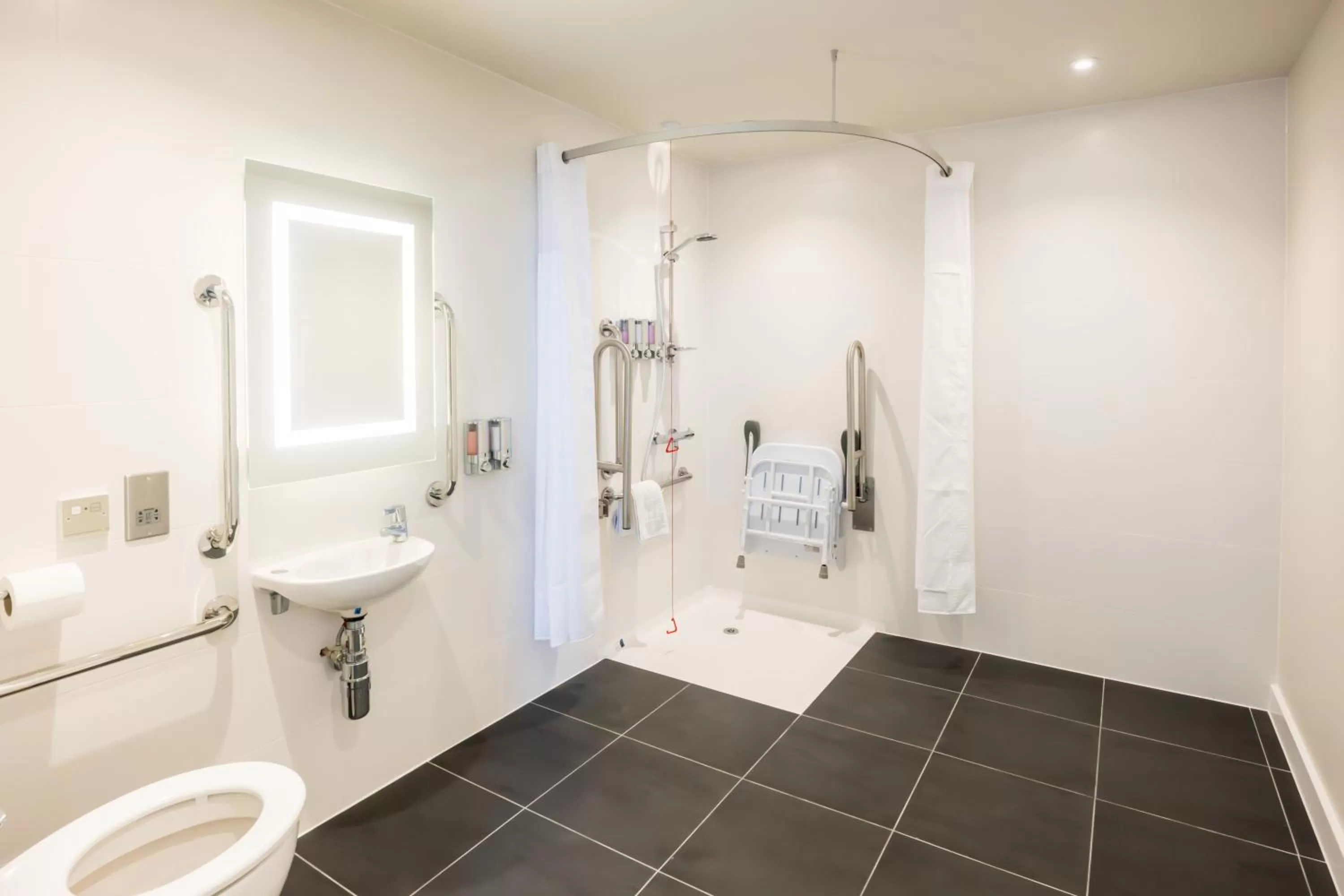 Premium Queen Room with View - Accessible in Hampton By Hilton Blackpool