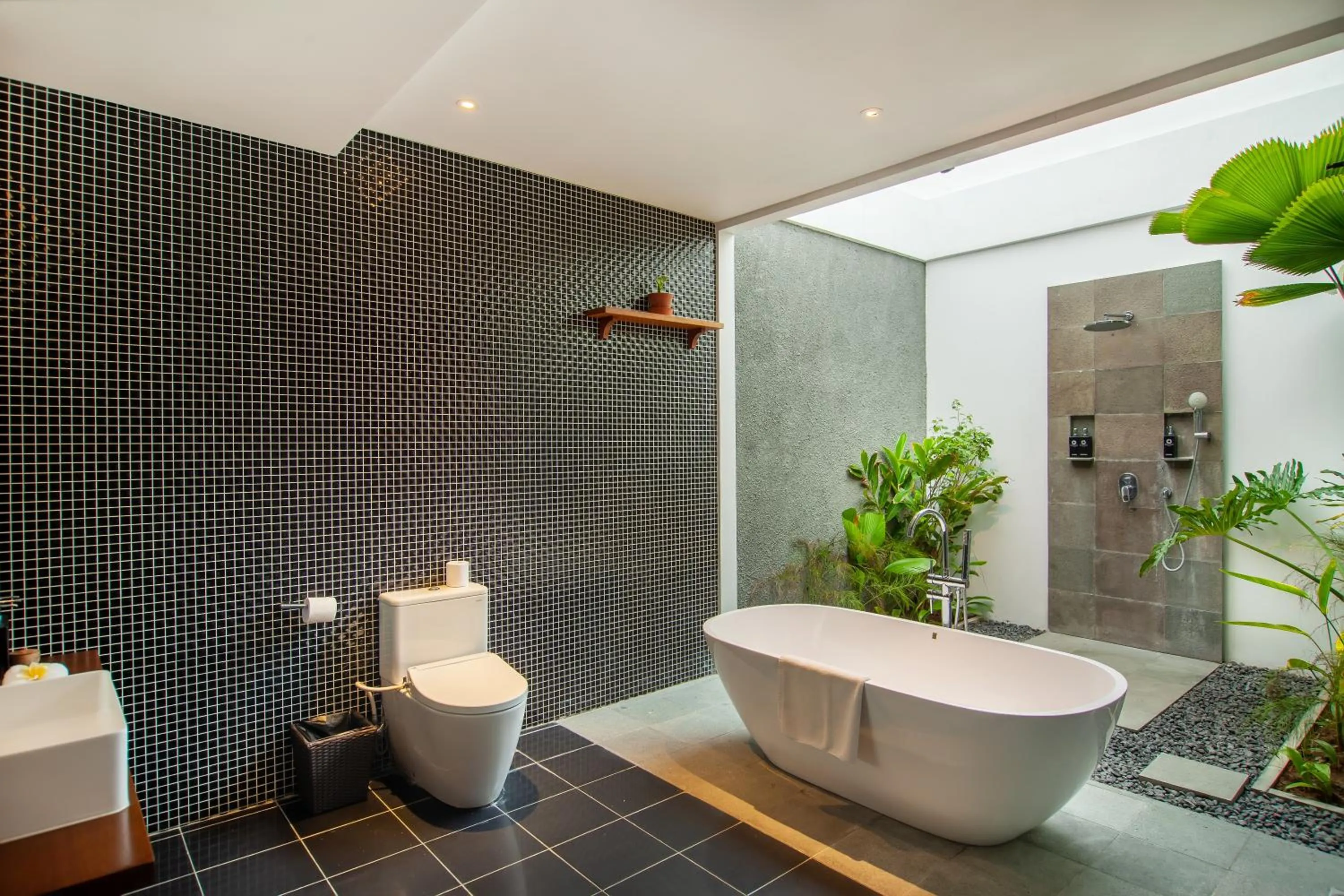 Shower in Abia Villa Legian