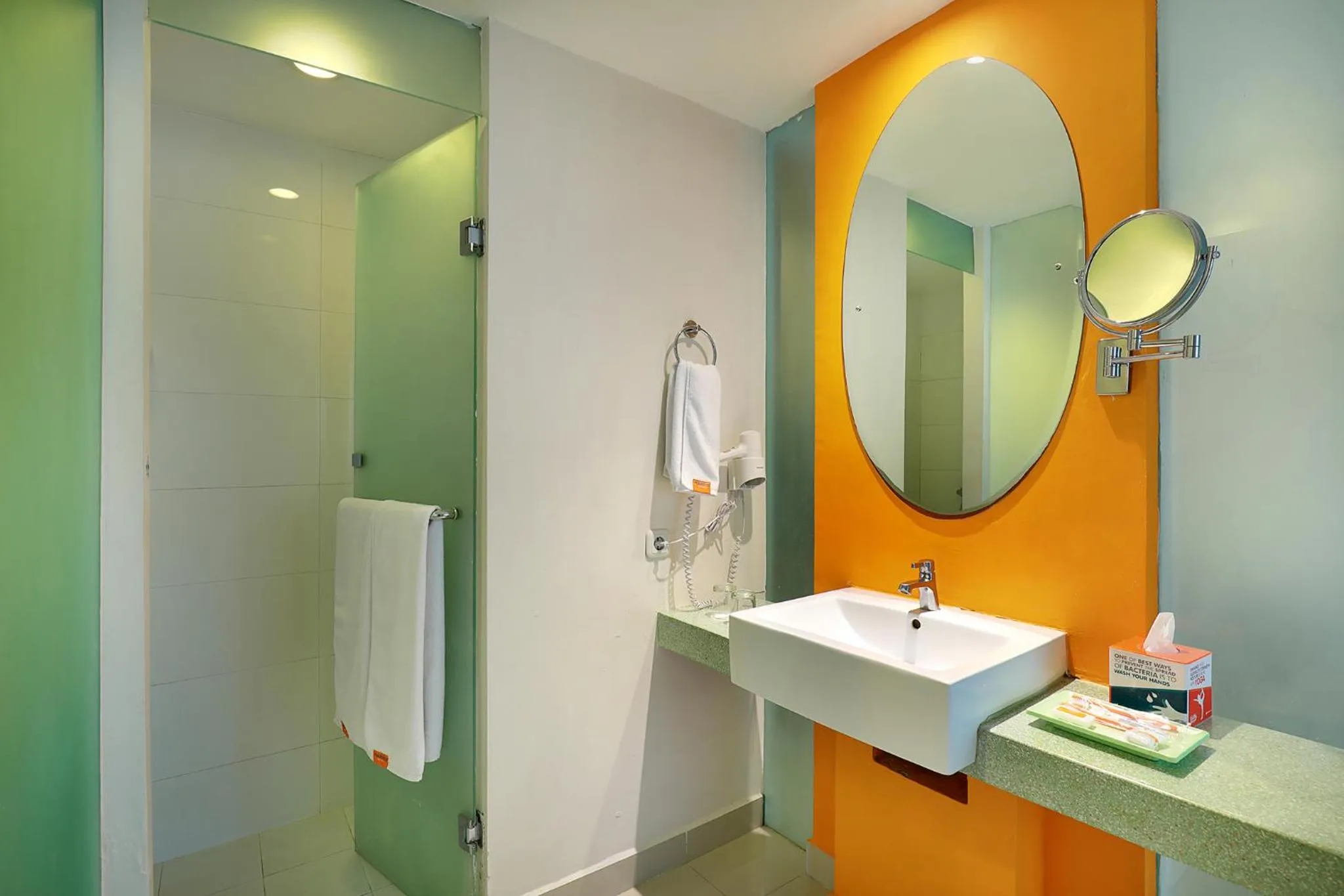 Shower in HARRIS Hotel & Residences Riverview Kuta, Bali