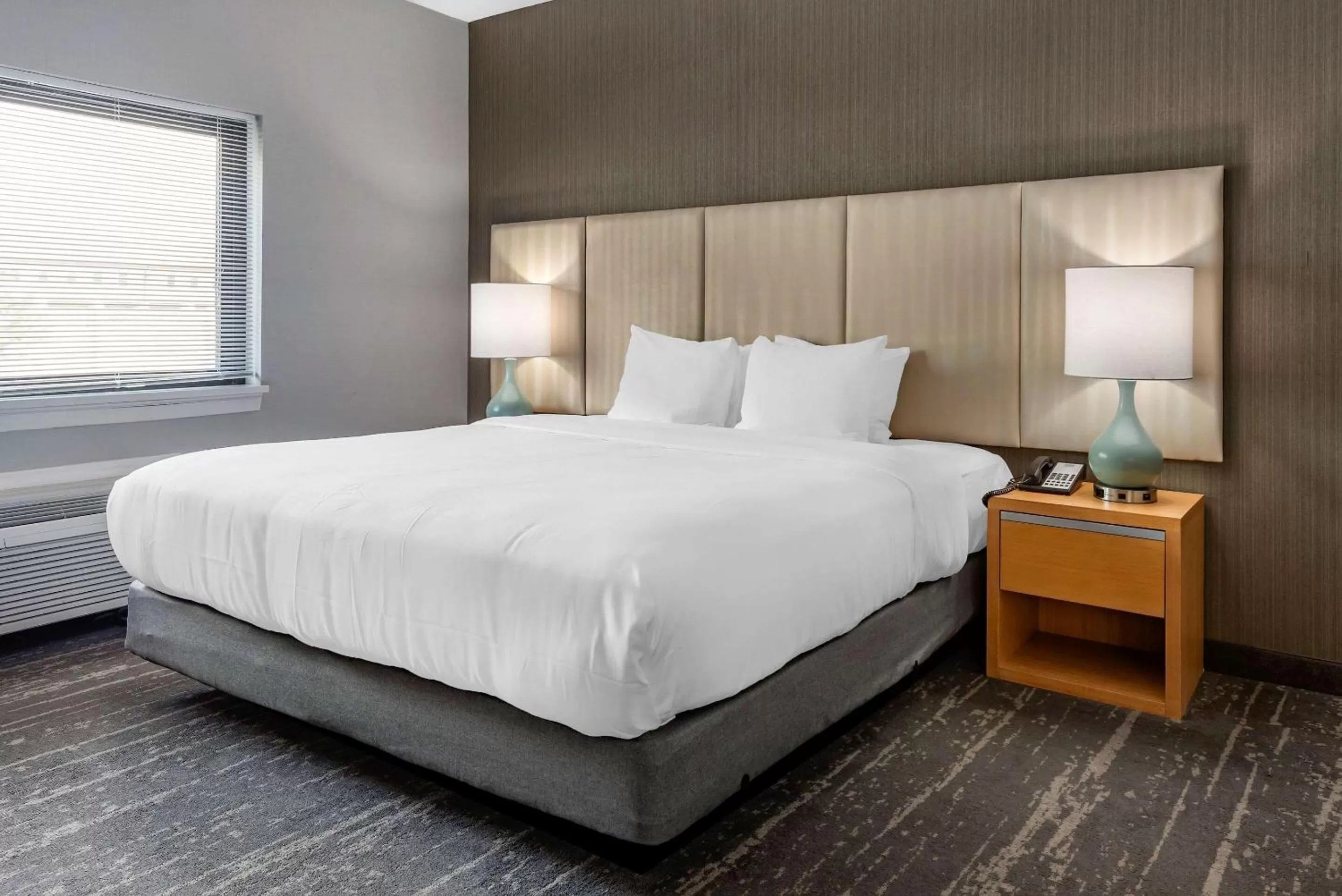 King Room - Non-Smoking in Somerset Lofts