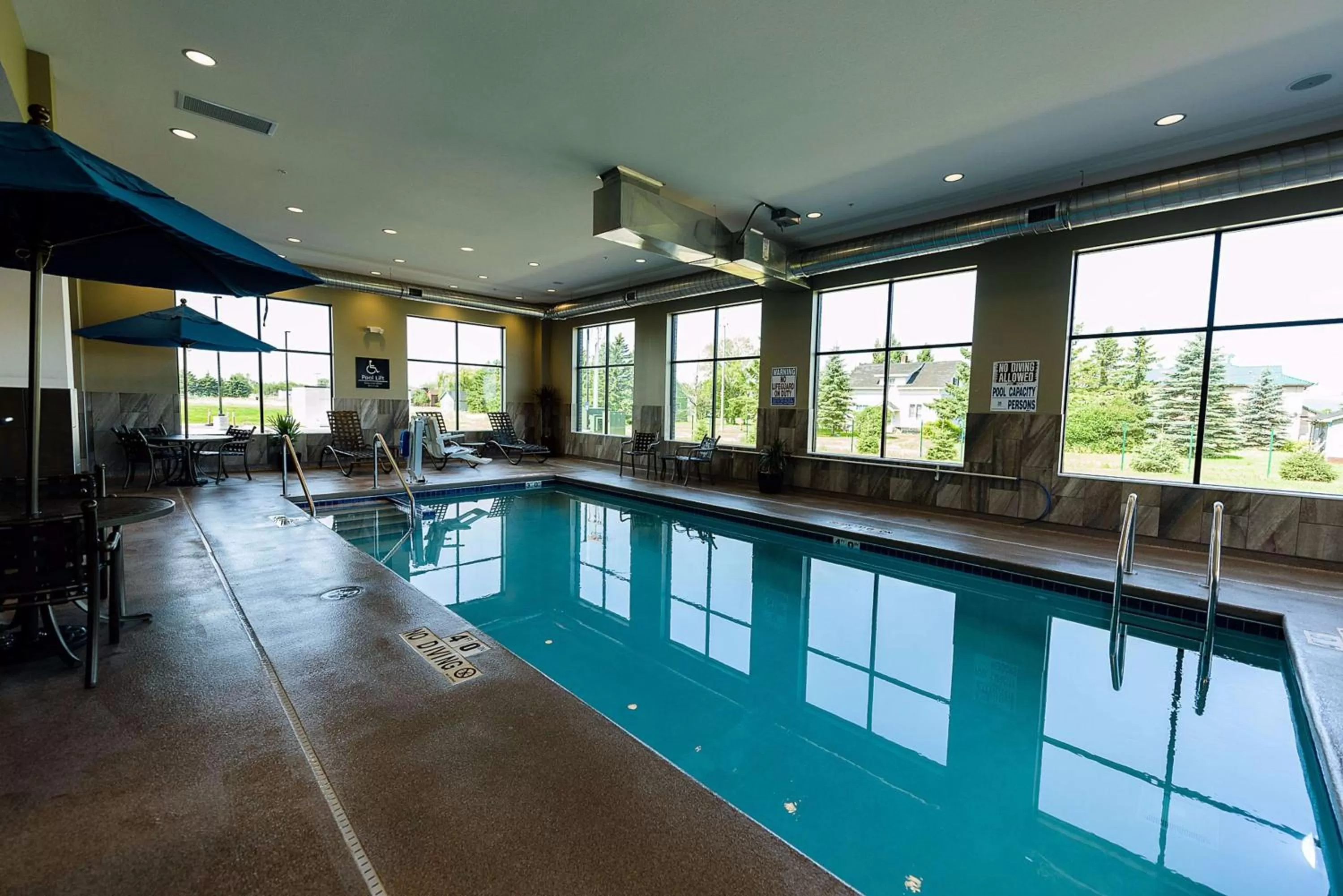 Pool view in Hampton Inn Superior Duluth, Wi