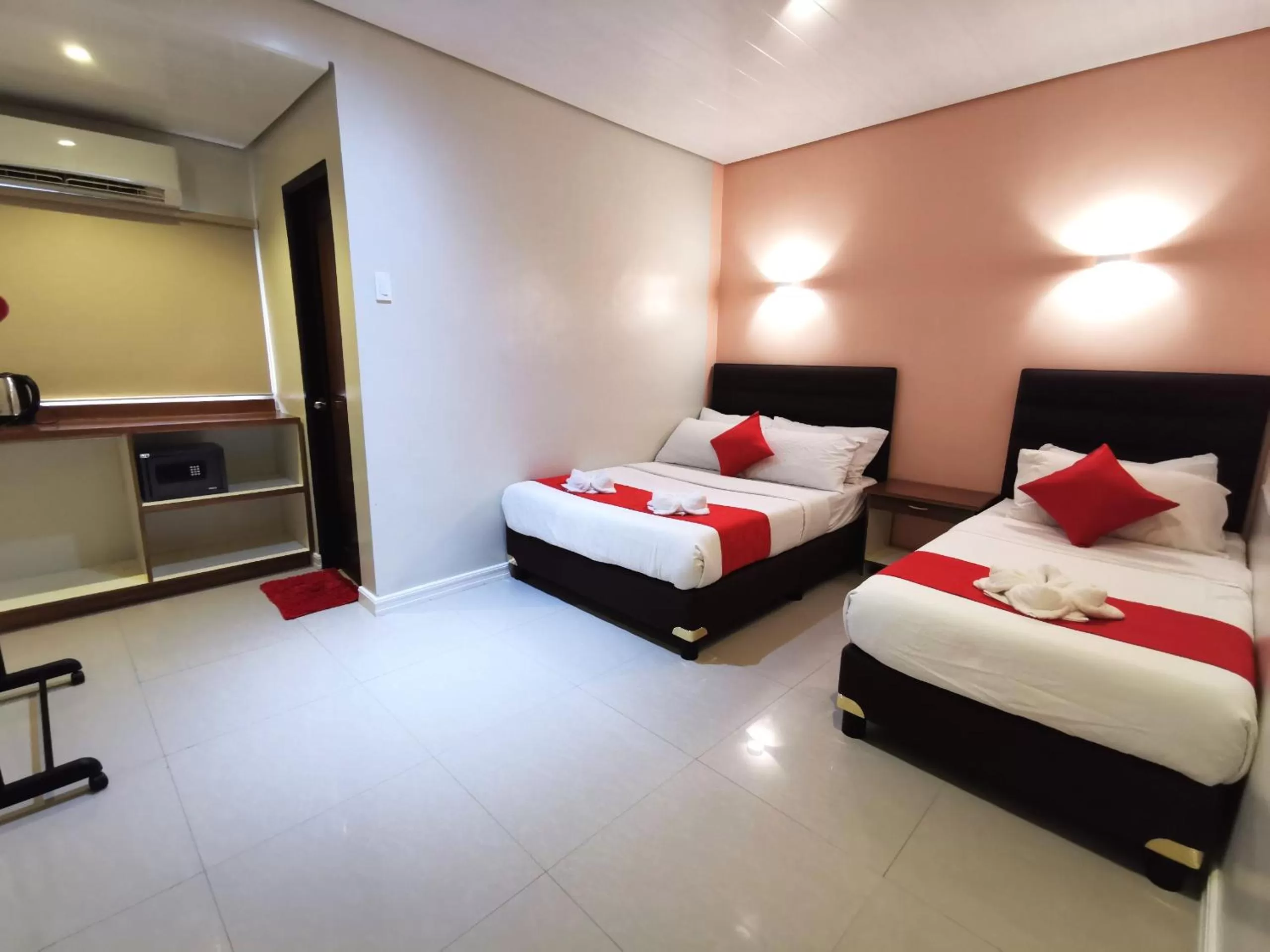 Deluxe Triple Room in Charms Hotel