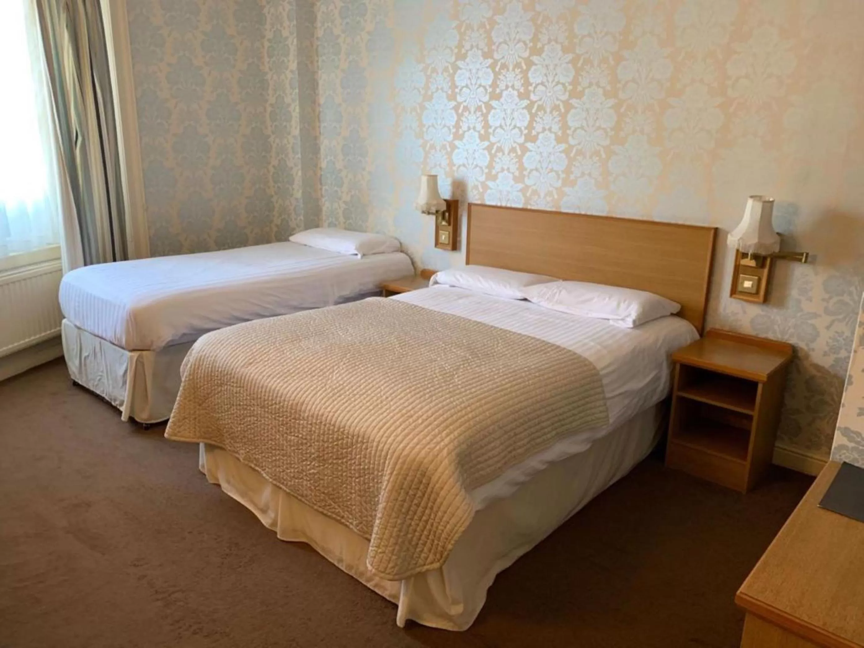 Triple Room with Bath in Waterford Lodge Hotel