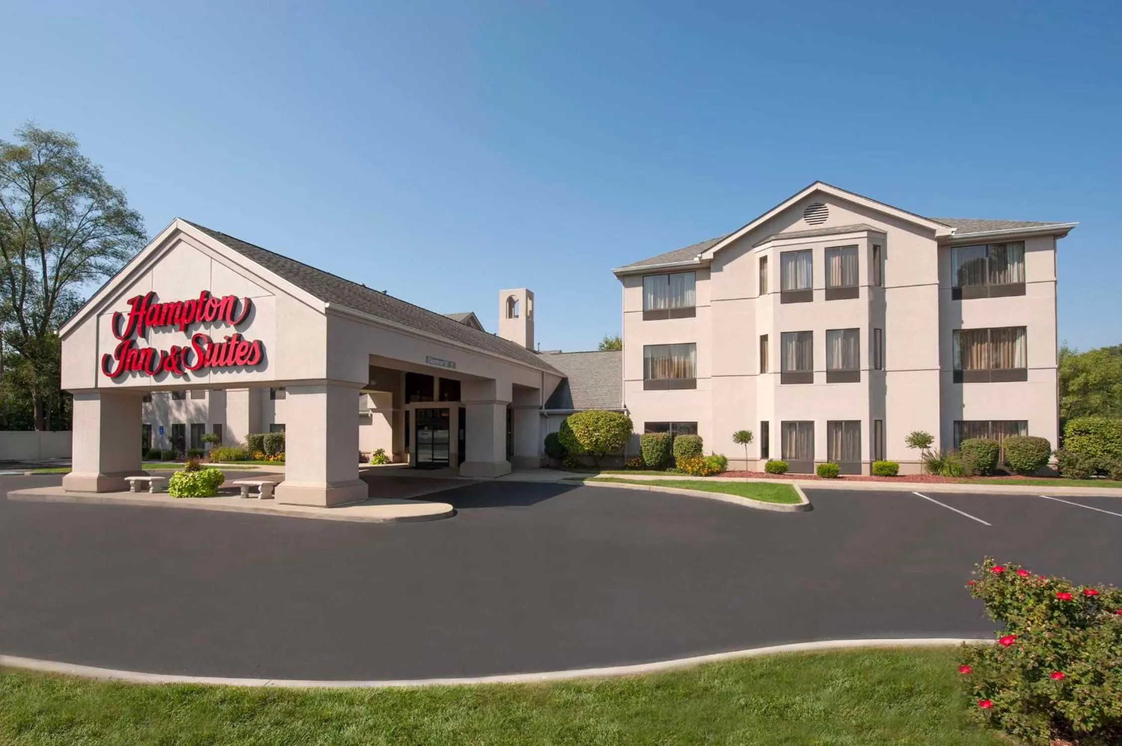 Property Building in Hampton Inn & Suites South Bend