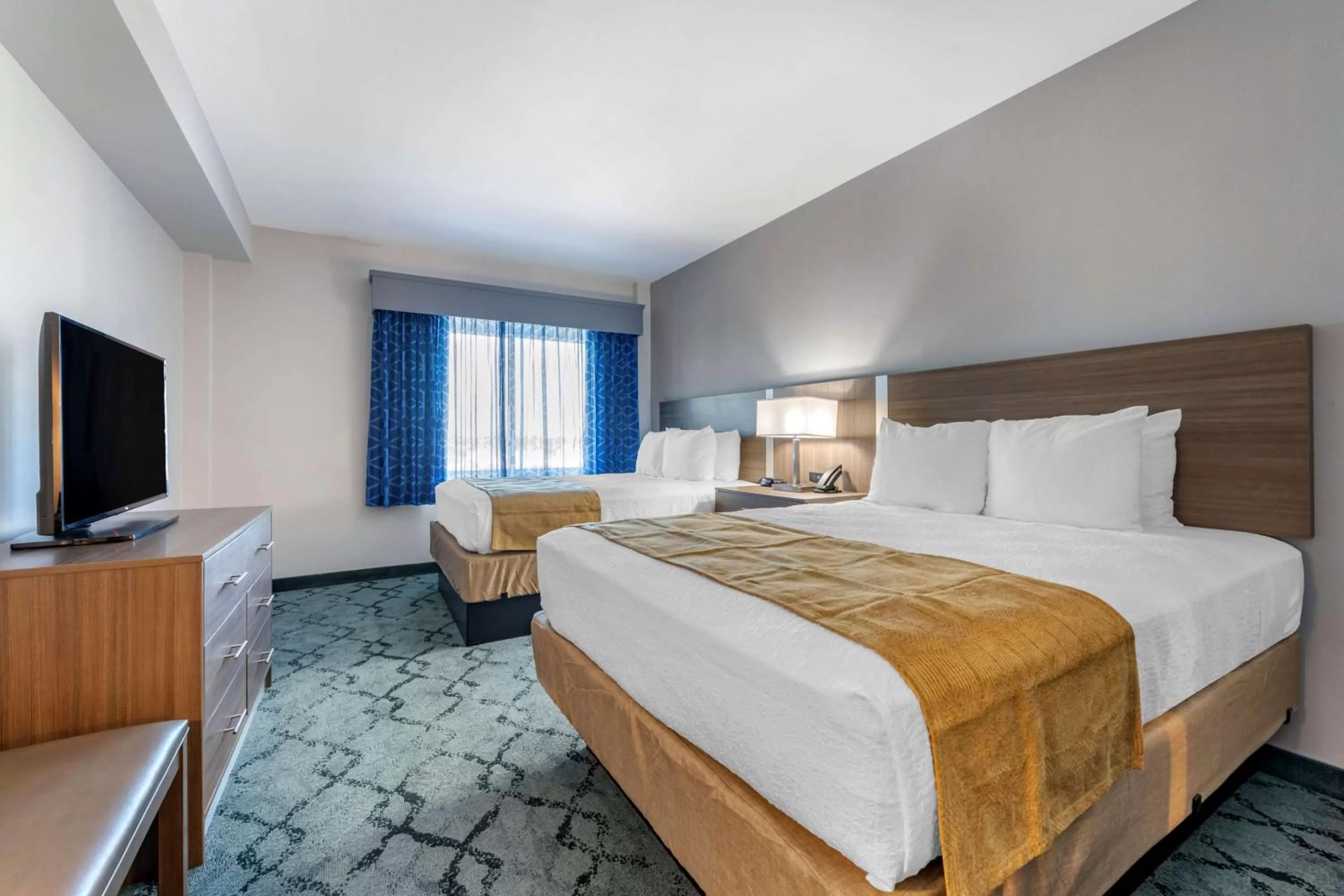 Queen Room with Two Queen Beds and Roll-In Shower - Mobility Accessible in Best Western Plus Lakeland
