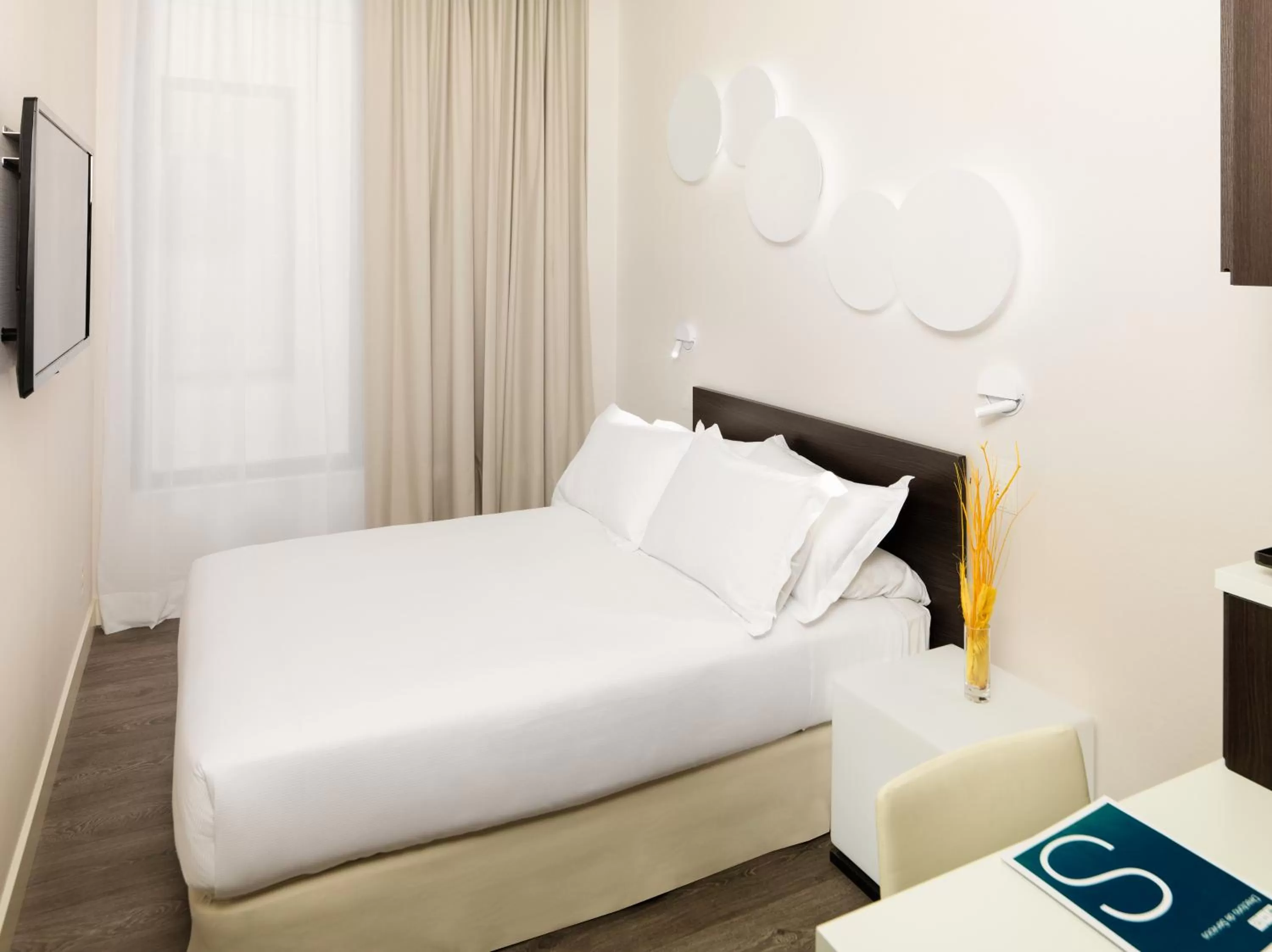 Basic Room in H10 Port Vell 4* Sup