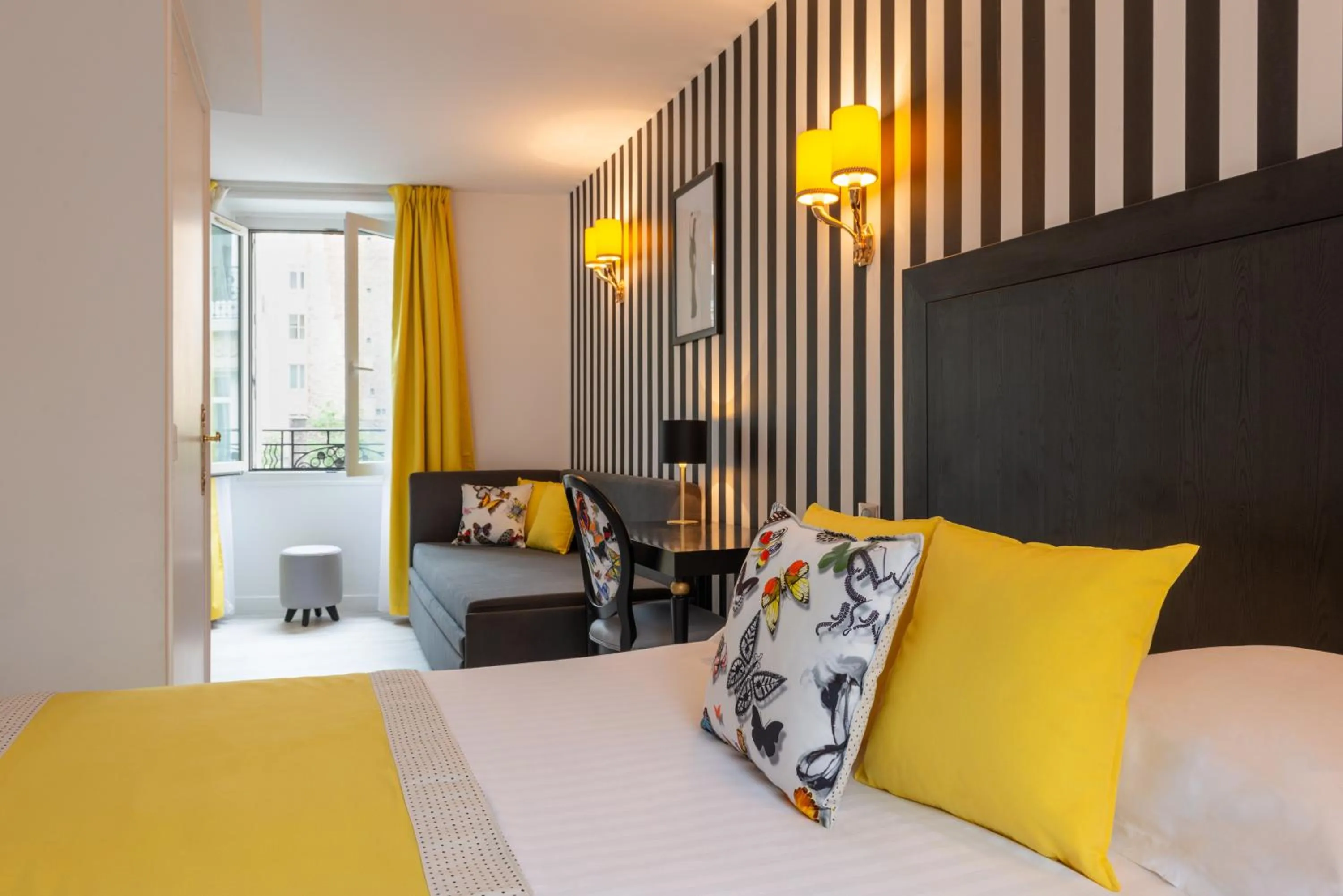 Deluxe Triple Room in Hotel Riviera Elysees