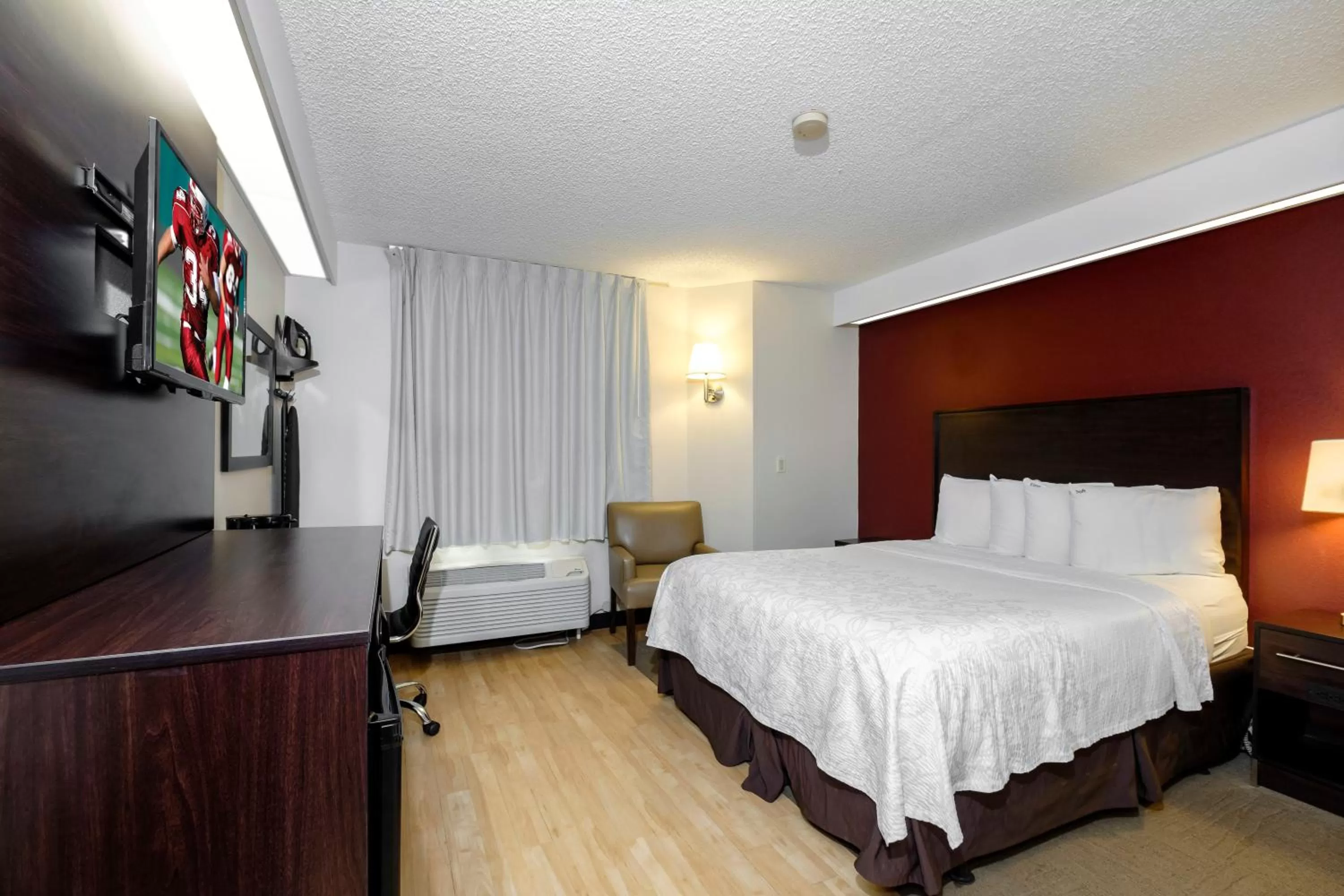 Deluxe Queen Room - Disabililty Access/Roll-In Shower Smoke-Free in Red Roof Inn PLUS+ Palm Coast