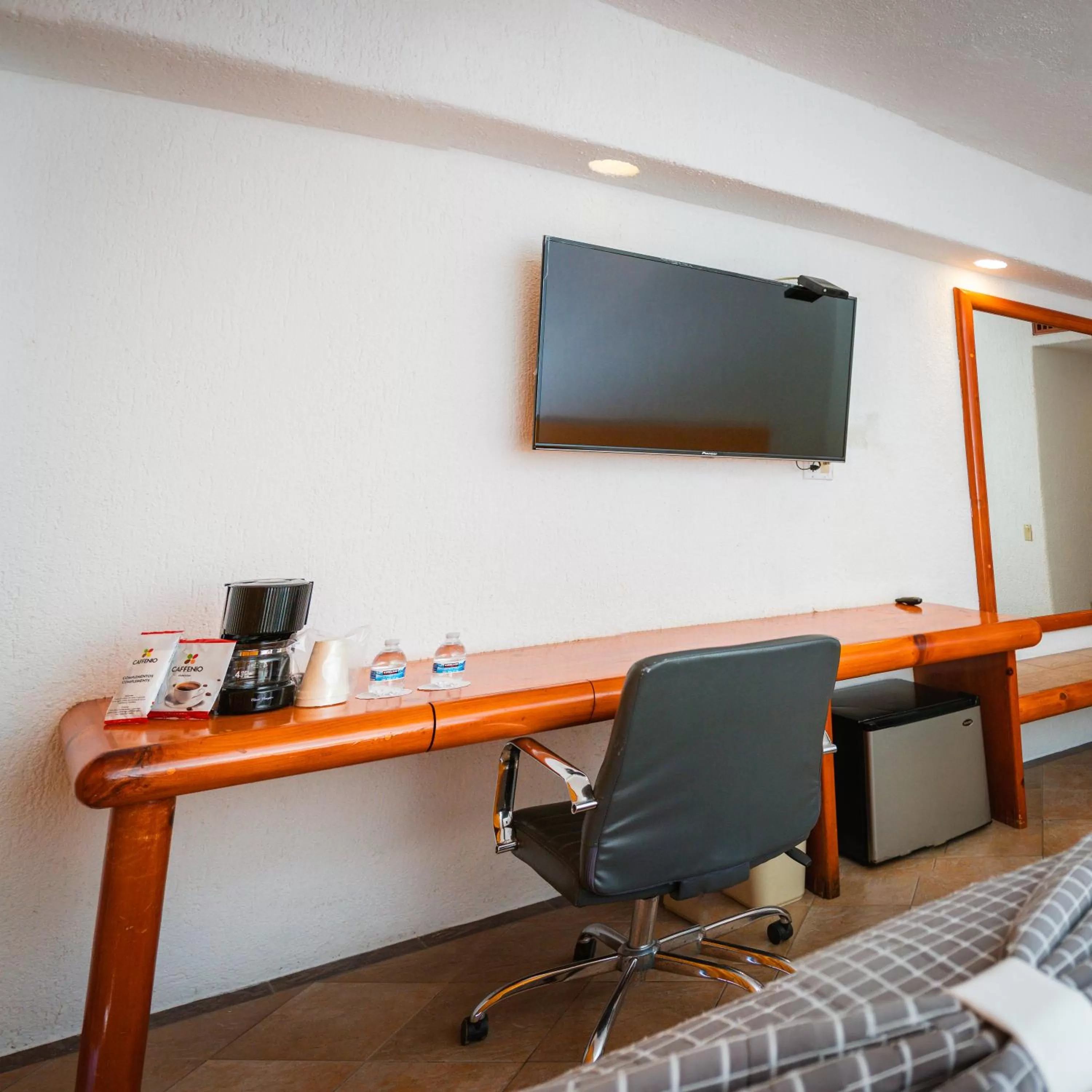 Standard Room with 2 queen size beds and patio in Hotel Los Patios