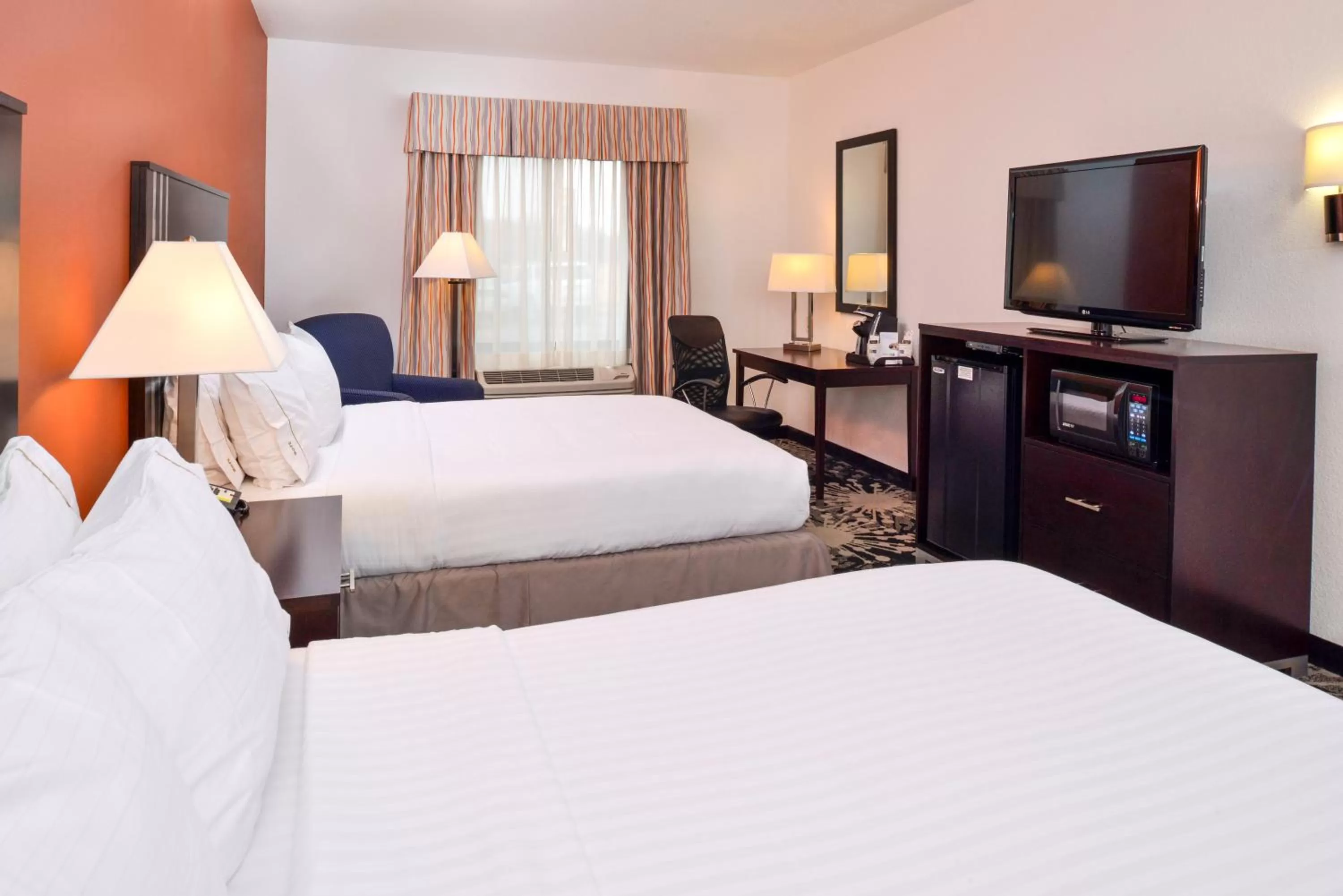 Standard Queen Room with Two Queen Beds in Holiday Inn Express & Suites Greenfield by IHG