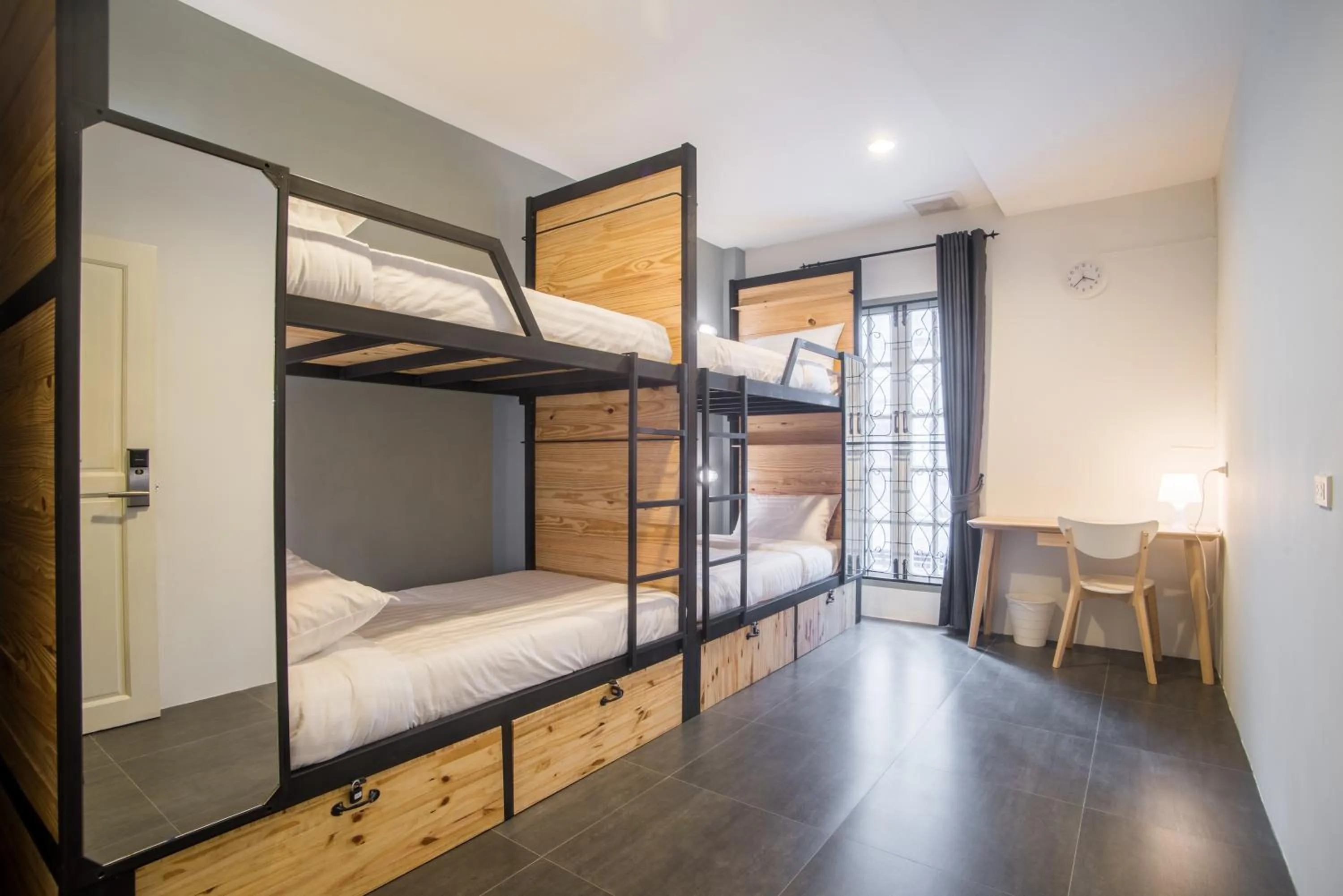 Quadruple Room with Bathroom in X9Hostel