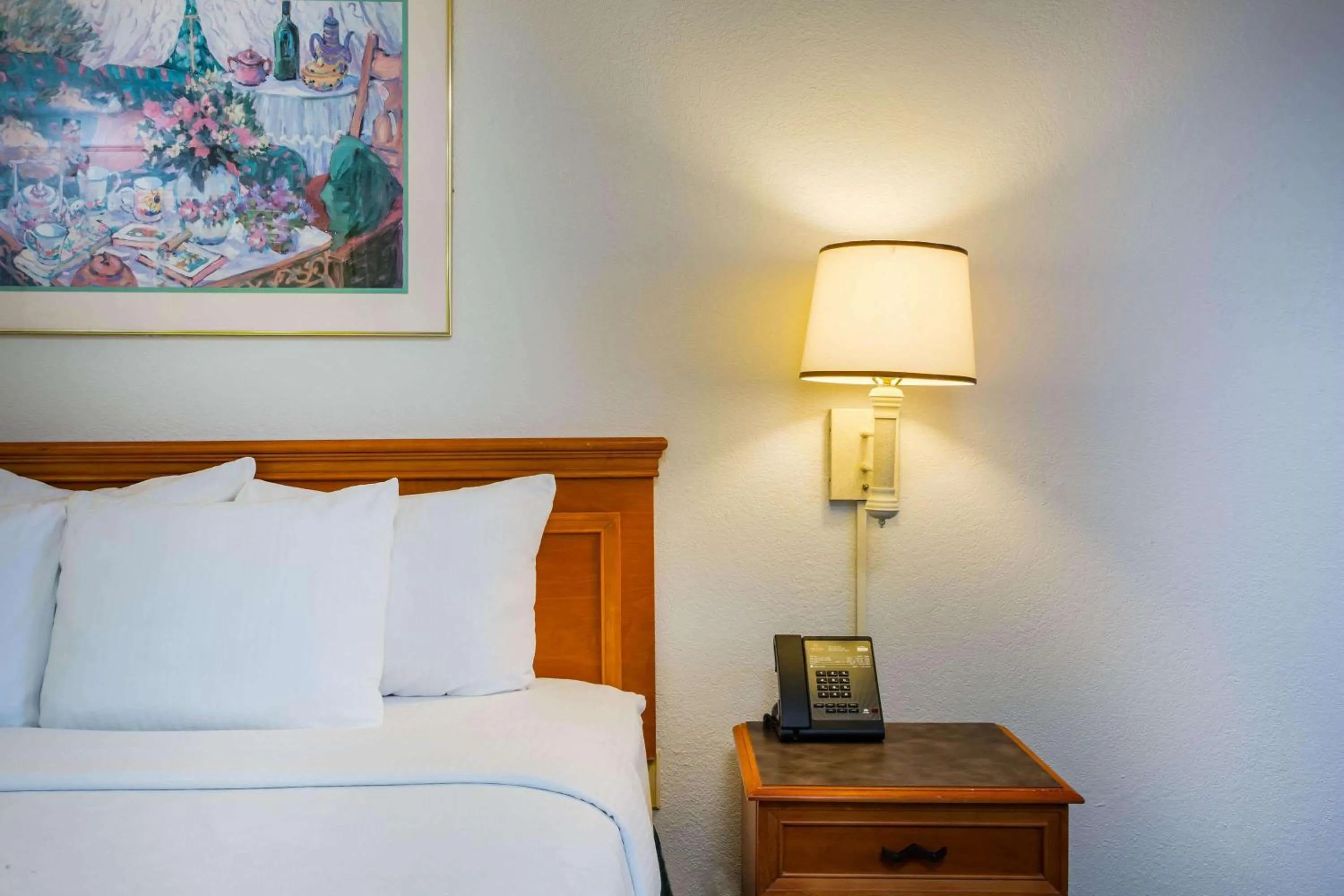 King Suite - Non-Smoking in La Quinta Inn by Wyndham Norfolk Virginia Beach