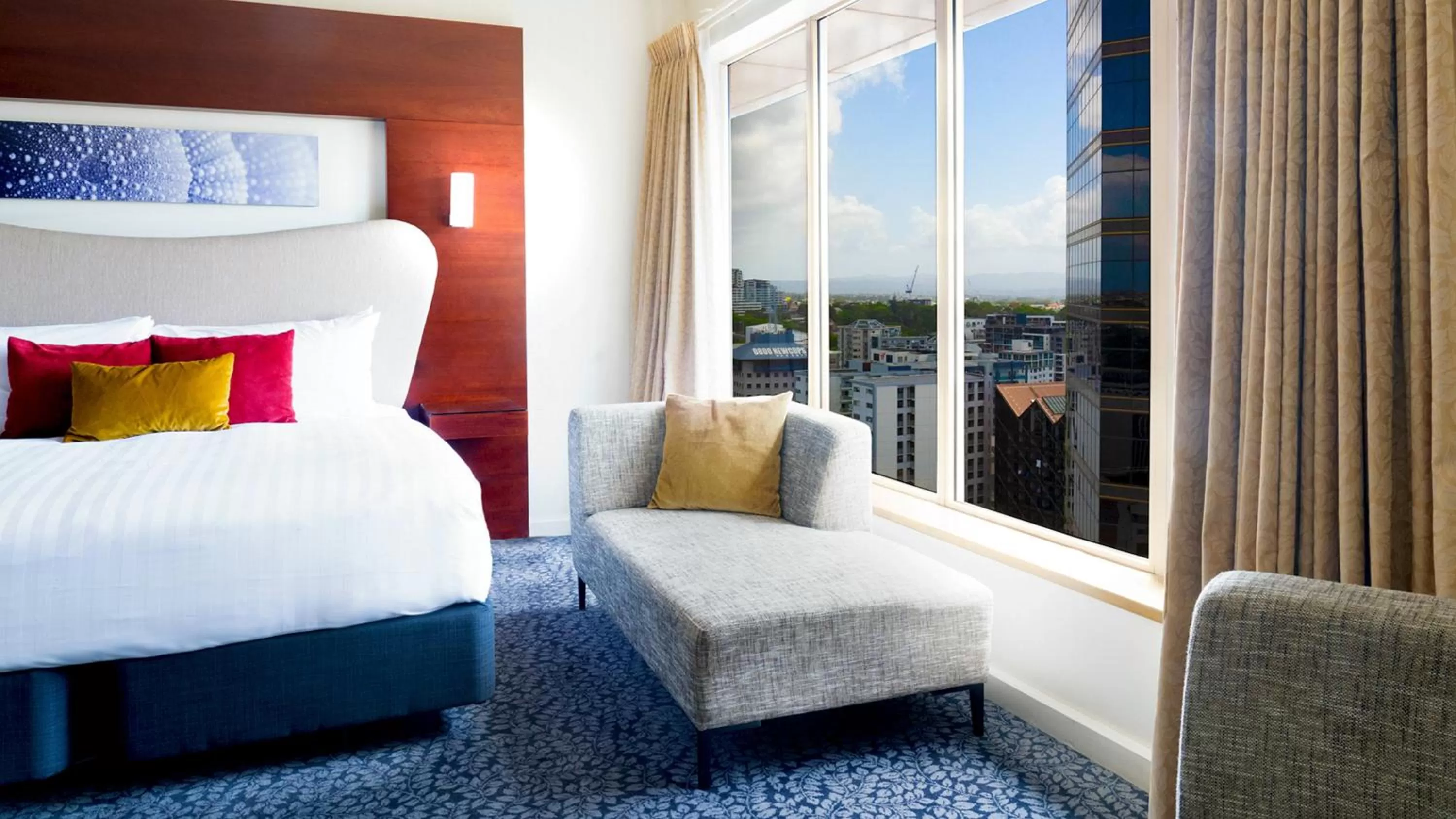 Standard King Room with City View - High Floor in Crowne Plaza Auckland by IHG