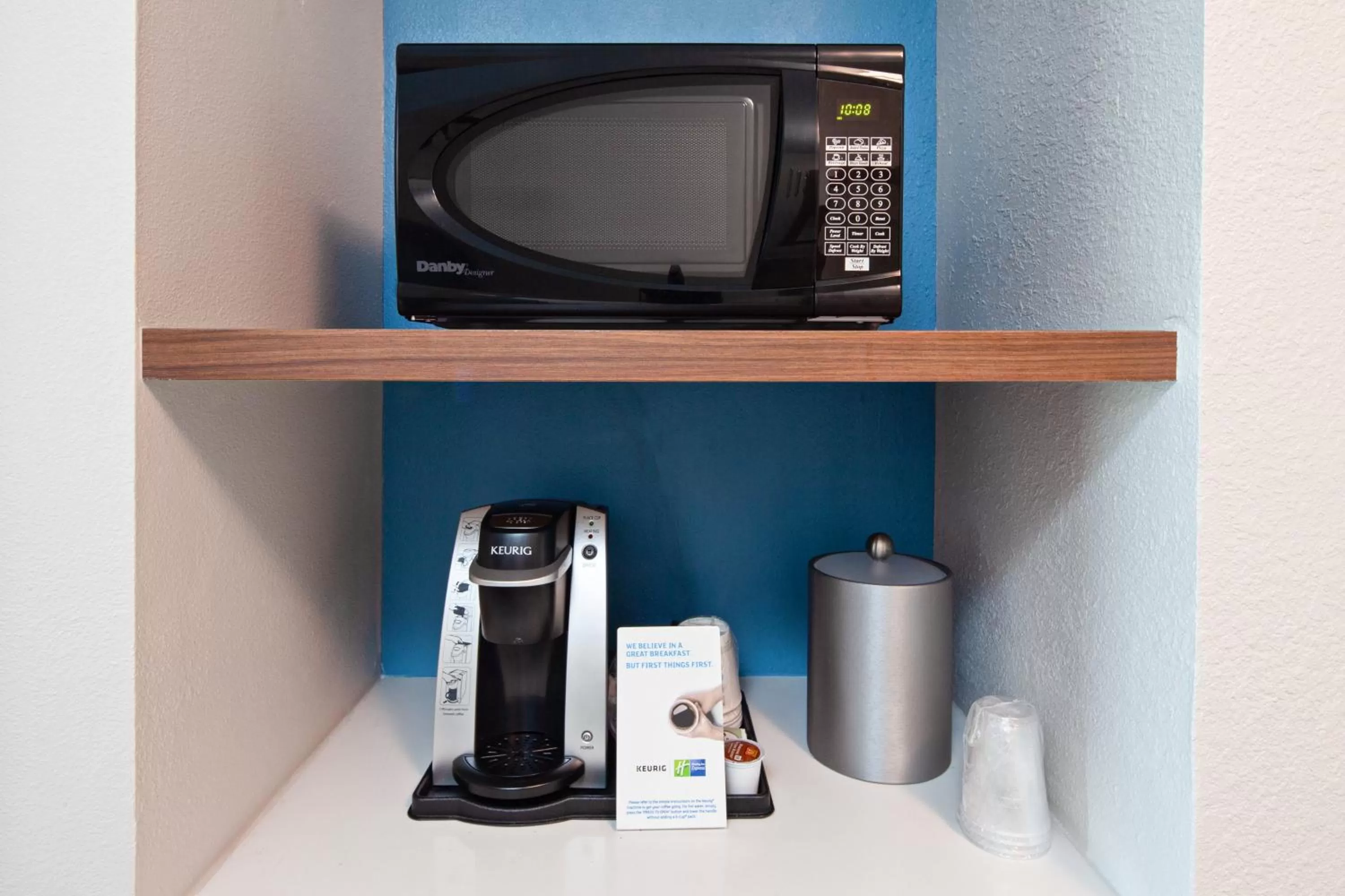 Queen Room with Two Queen Beds - Hearing Accessible in Holiday Inn Express & Suites Clovis Fresno Area by IHG