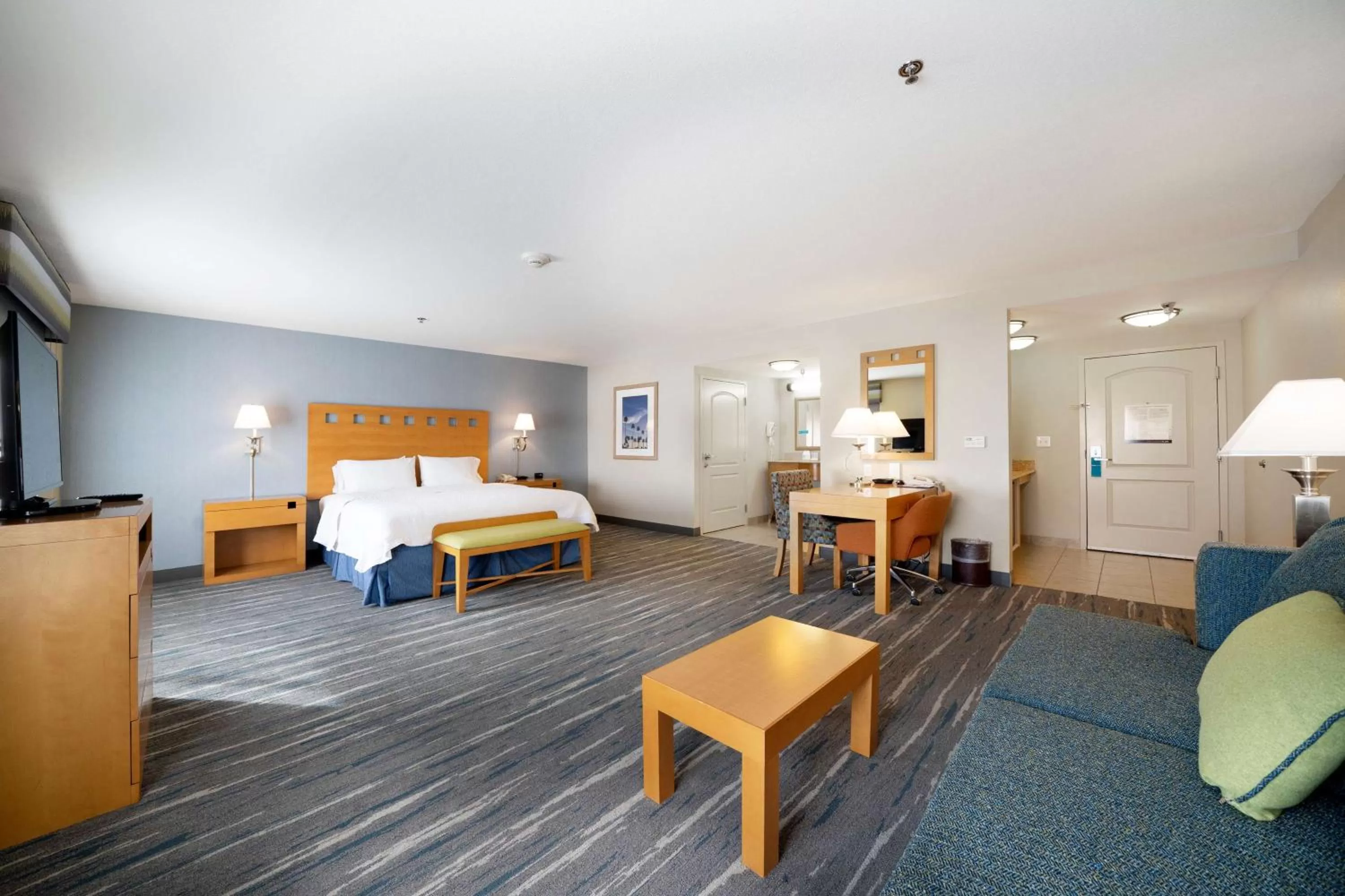 King Suite in Hampton Inn & Suites Madera