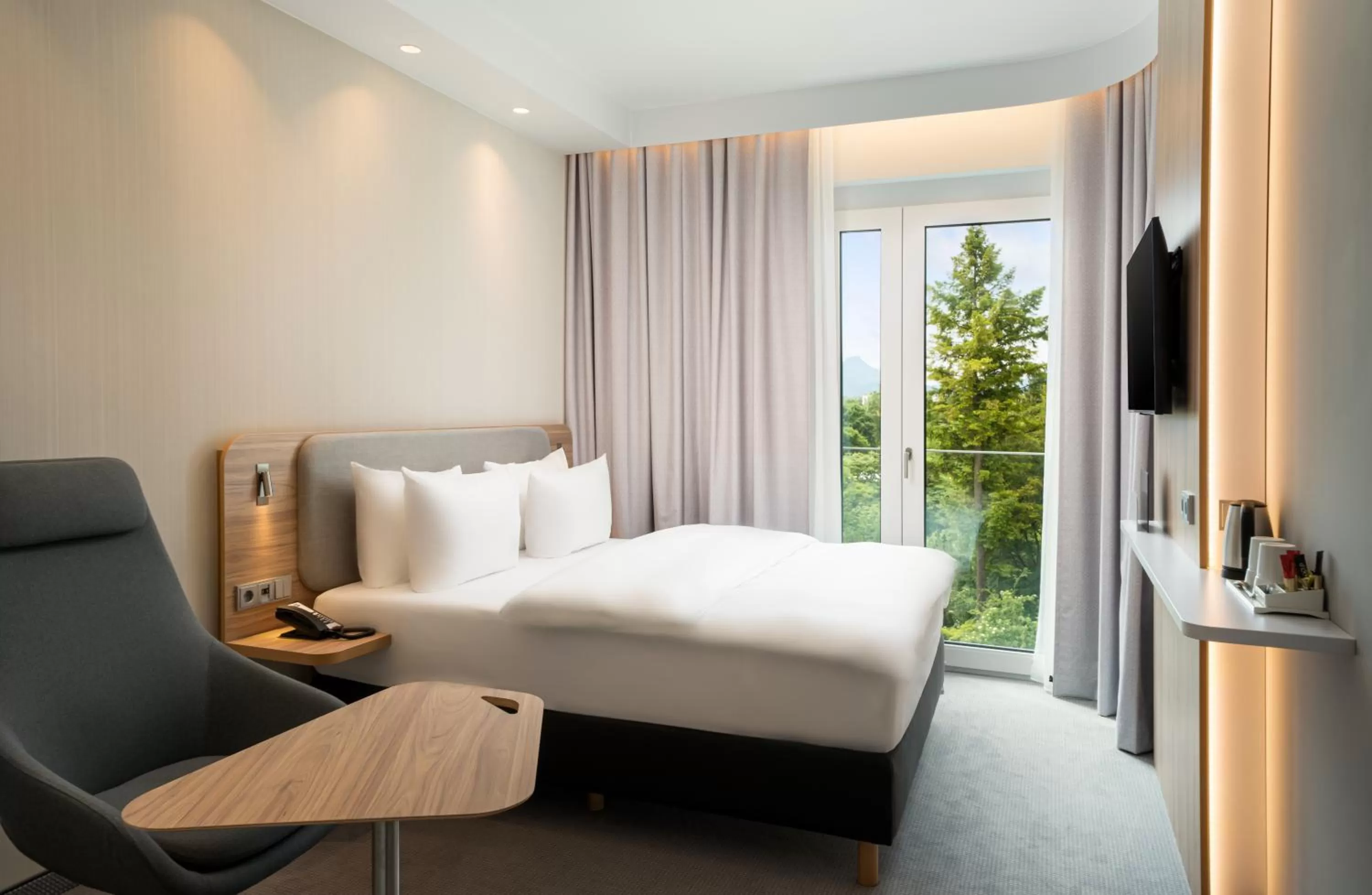 Standard Queen Room with Mountain View in Holiday Inn Express - Rosenheim by IHG