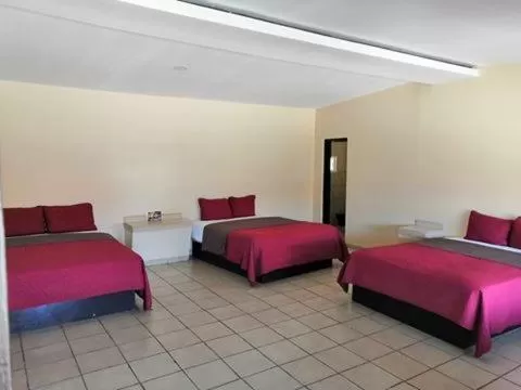 Comfort Triple Room with Shower in Motel Ranchito