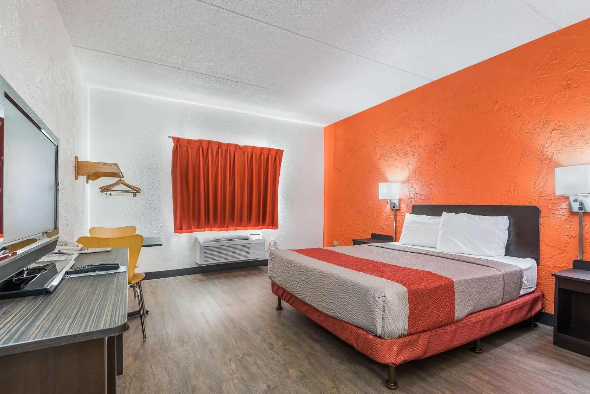 King Room - Non-Smoking in Motel 6-Bridgeview, IL