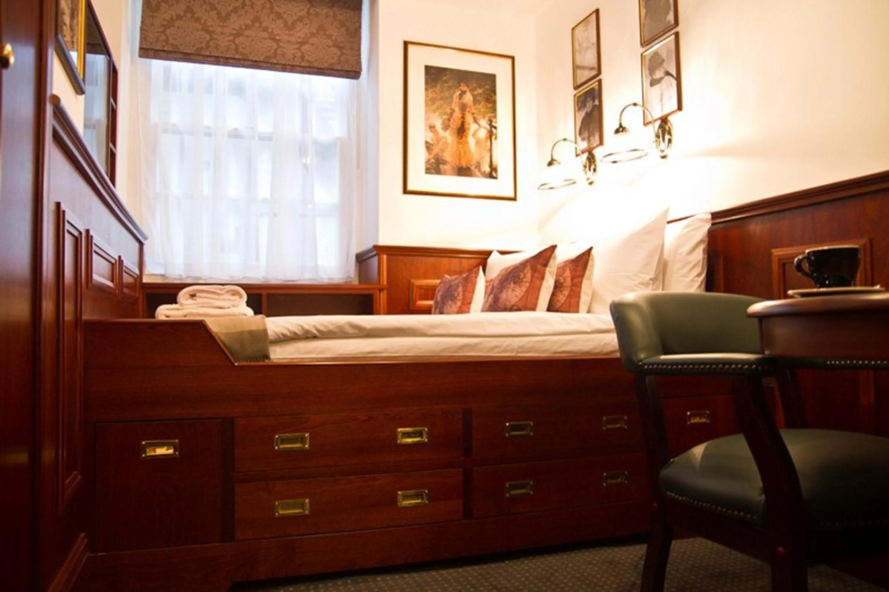 Classic Double Room - single occupancy in Regency House Hotel