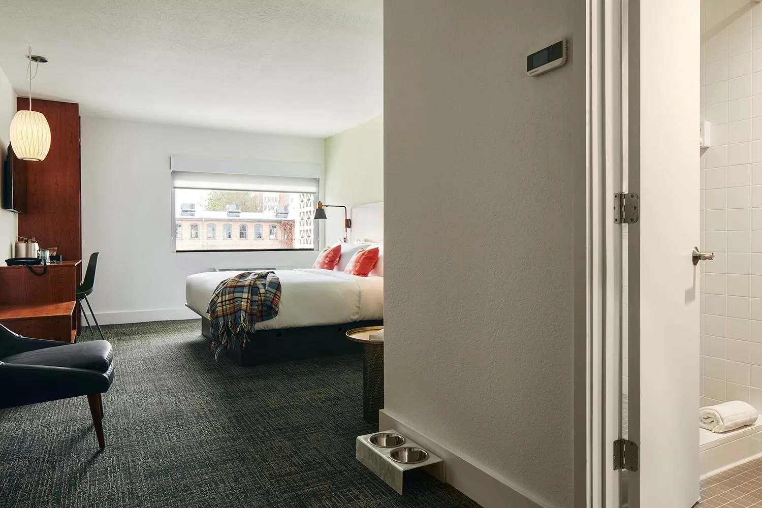 Deluxe King Room in The Longleaf Hotel