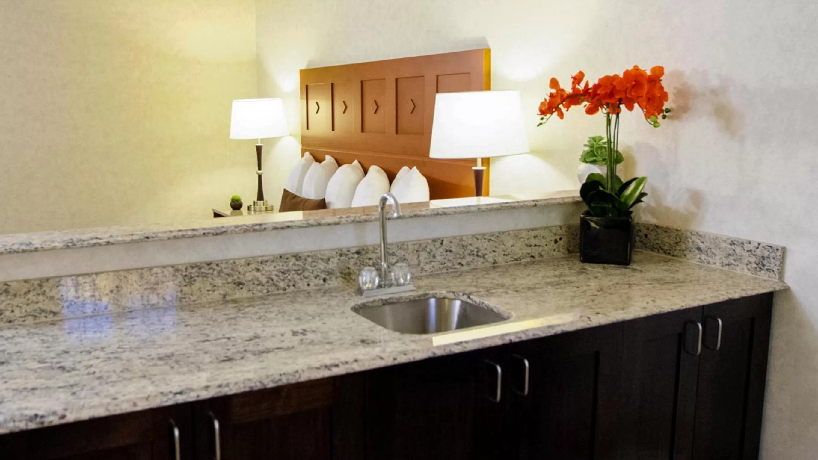 Deluxe Queen Suite in Moab Valley Inn