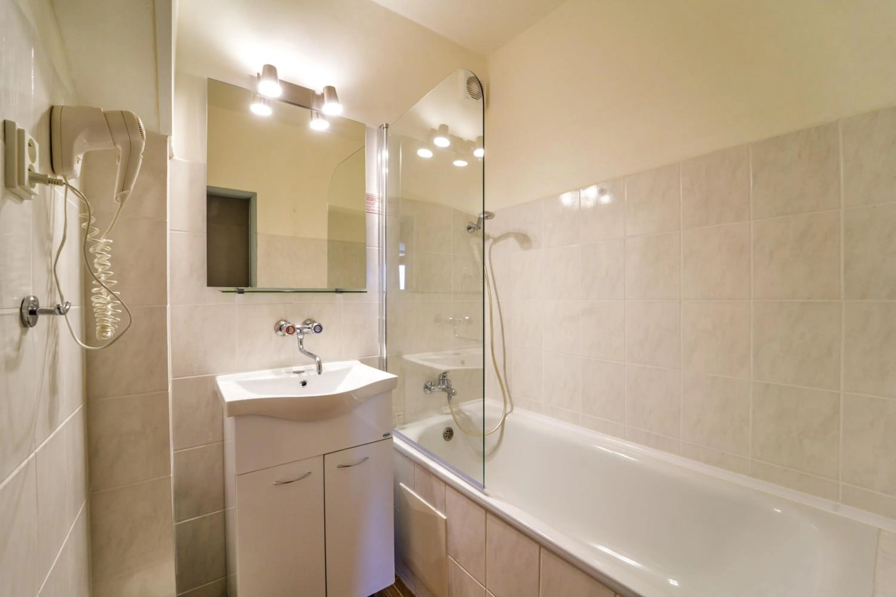 Quadruple Room in Charles Central