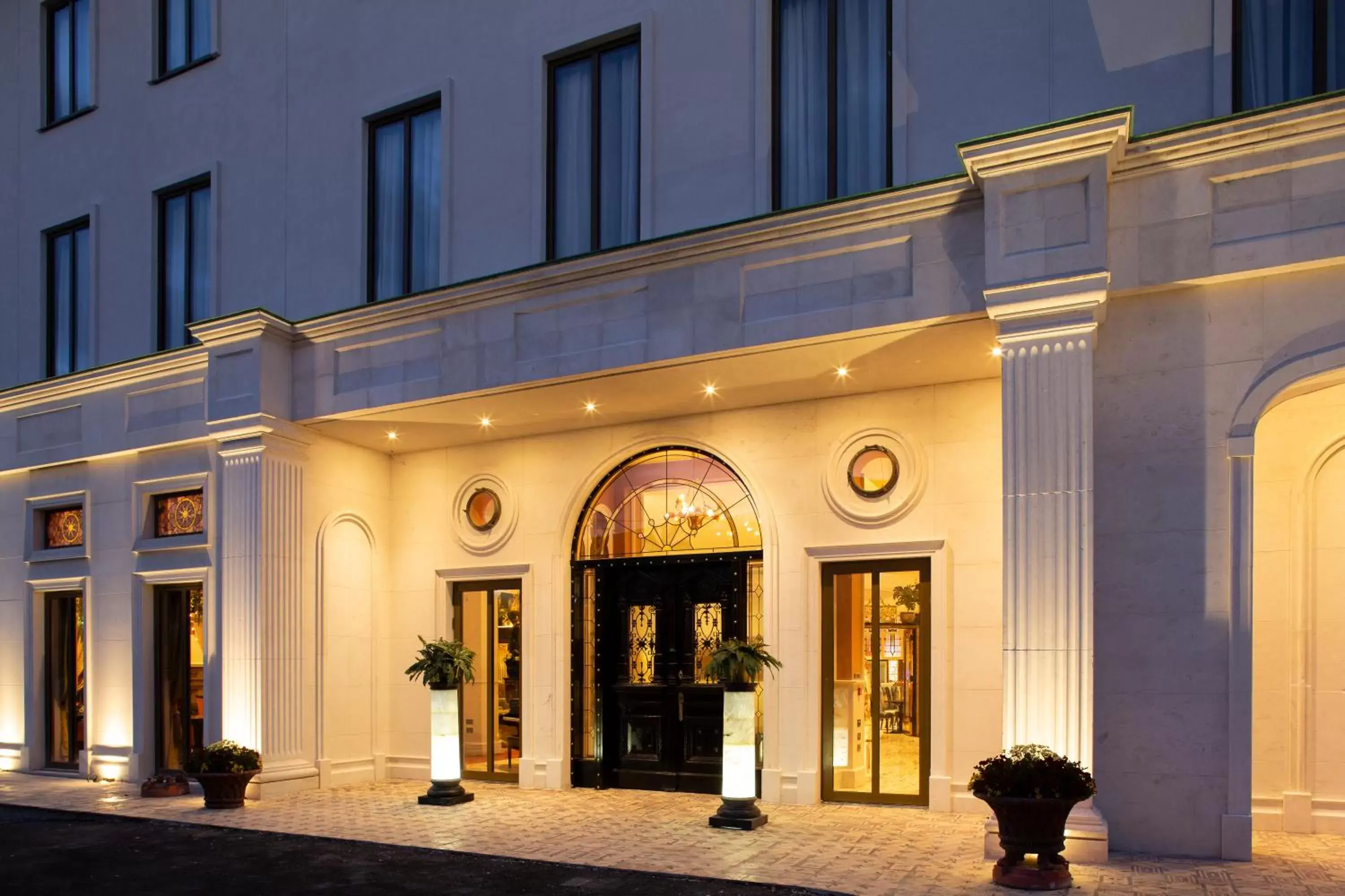Lawlors Hotel Lawlors Hotel