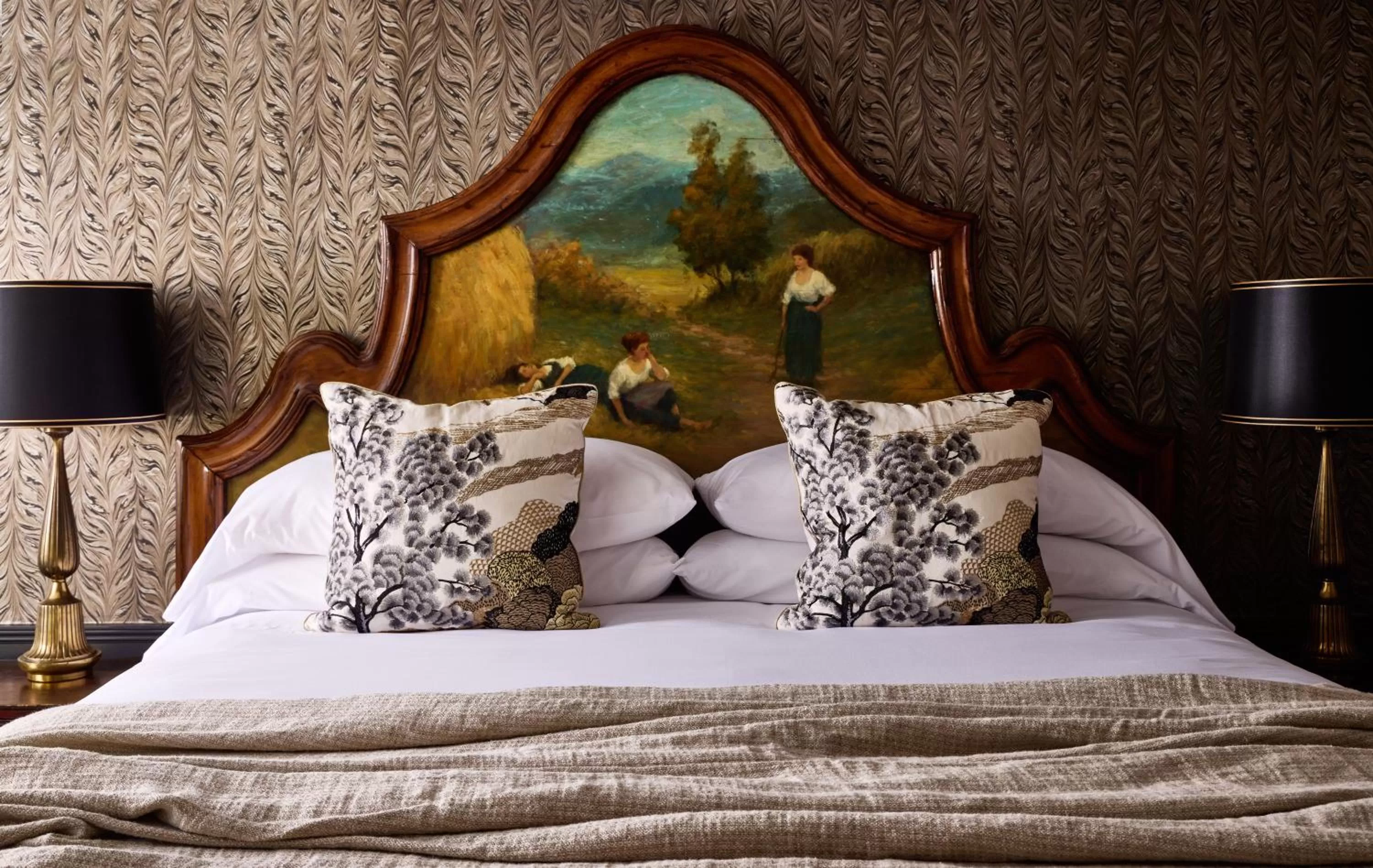 Deluxe Double Room with Bath in Kennebunkport Captains Collection