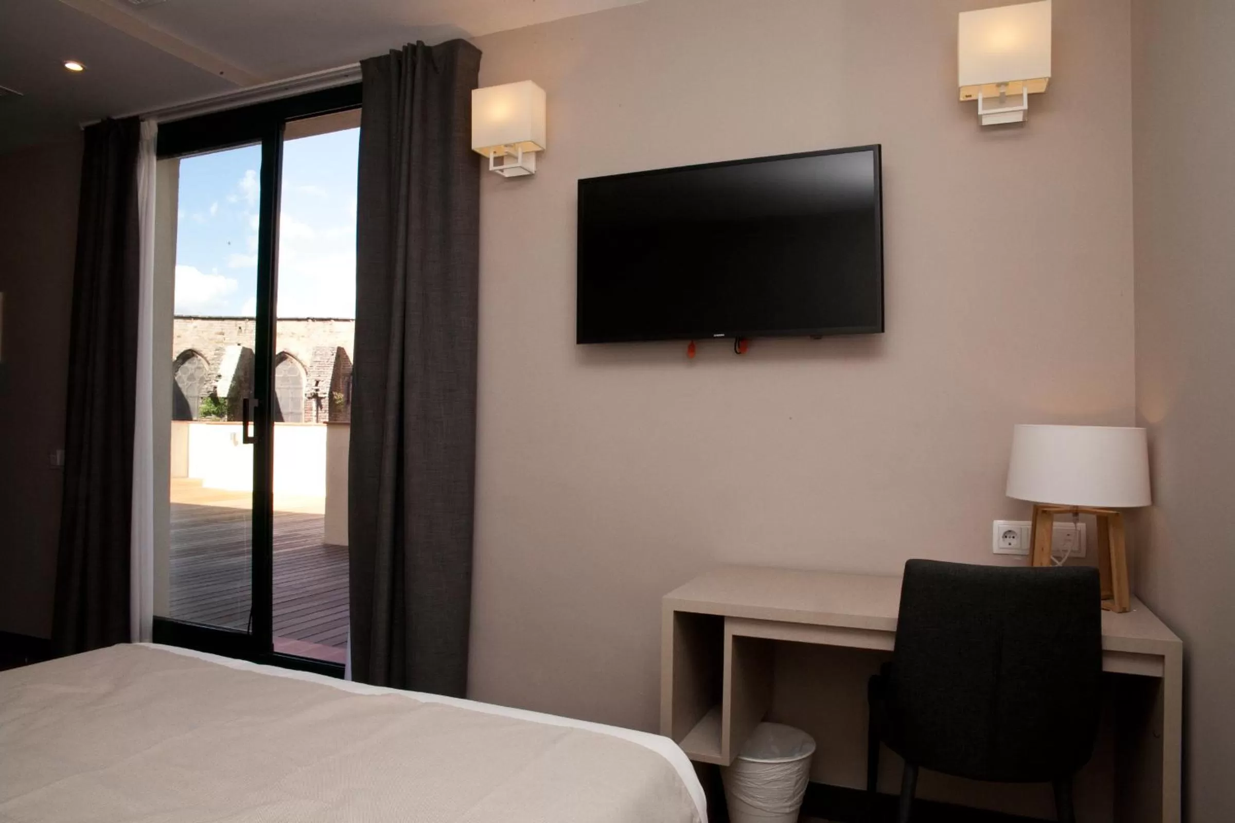 Superior Double Room with Balcony in May Ramblas Hotel