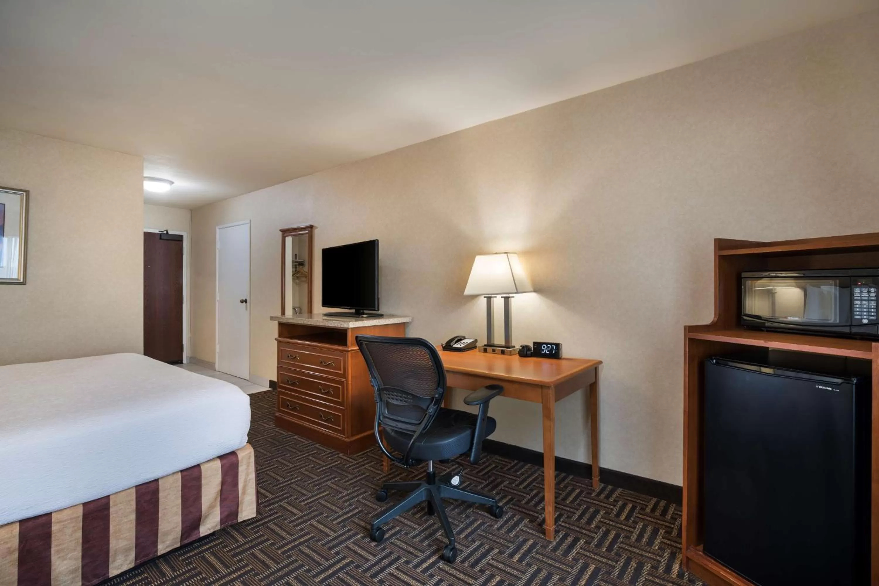 Business King Room in Best Western Norwalk Inn