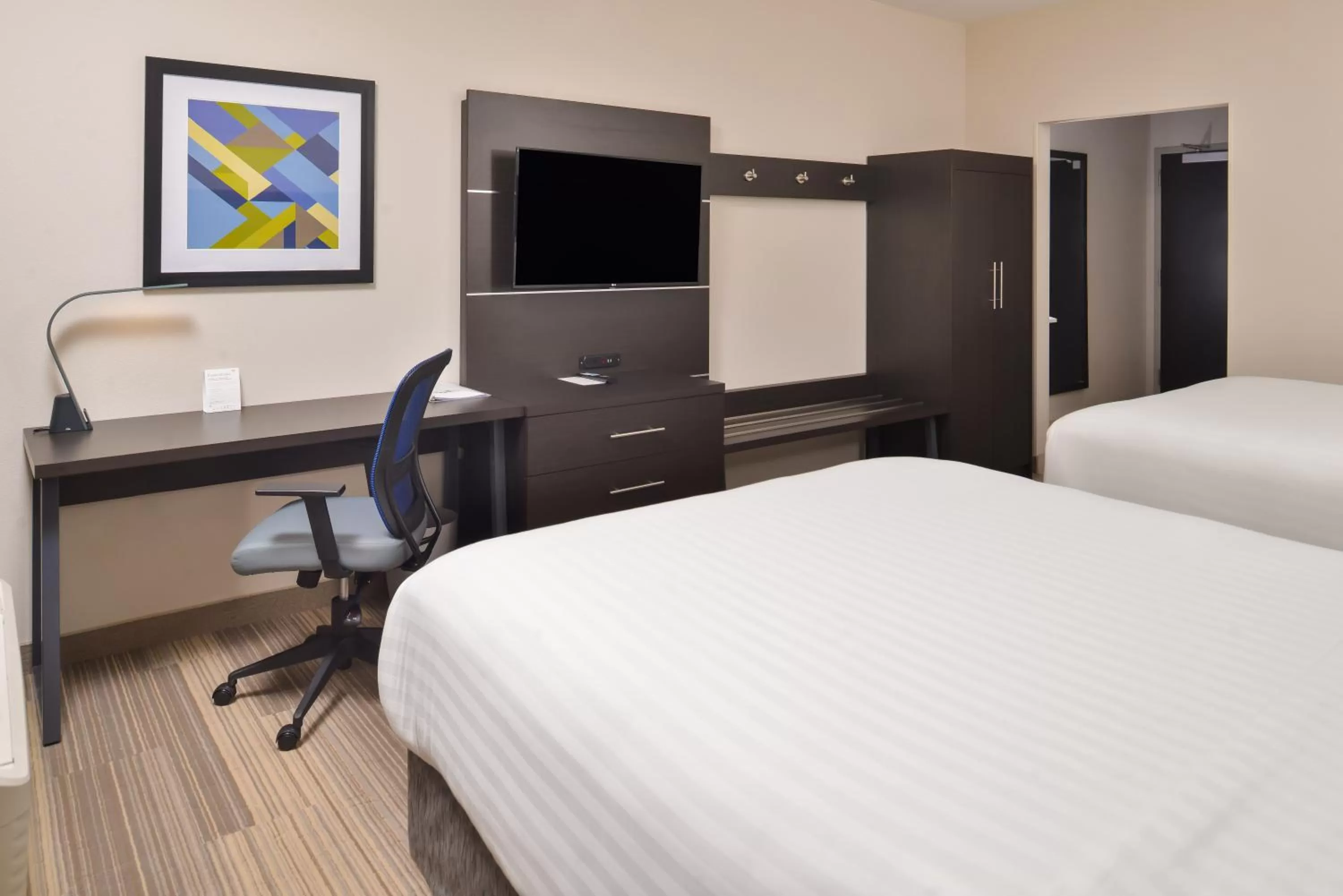 Queen Room with Two Queen Beds - Hearing Accessible in Holiday Inn Express & Suites - Kansas City - Lee's Summit by IHG