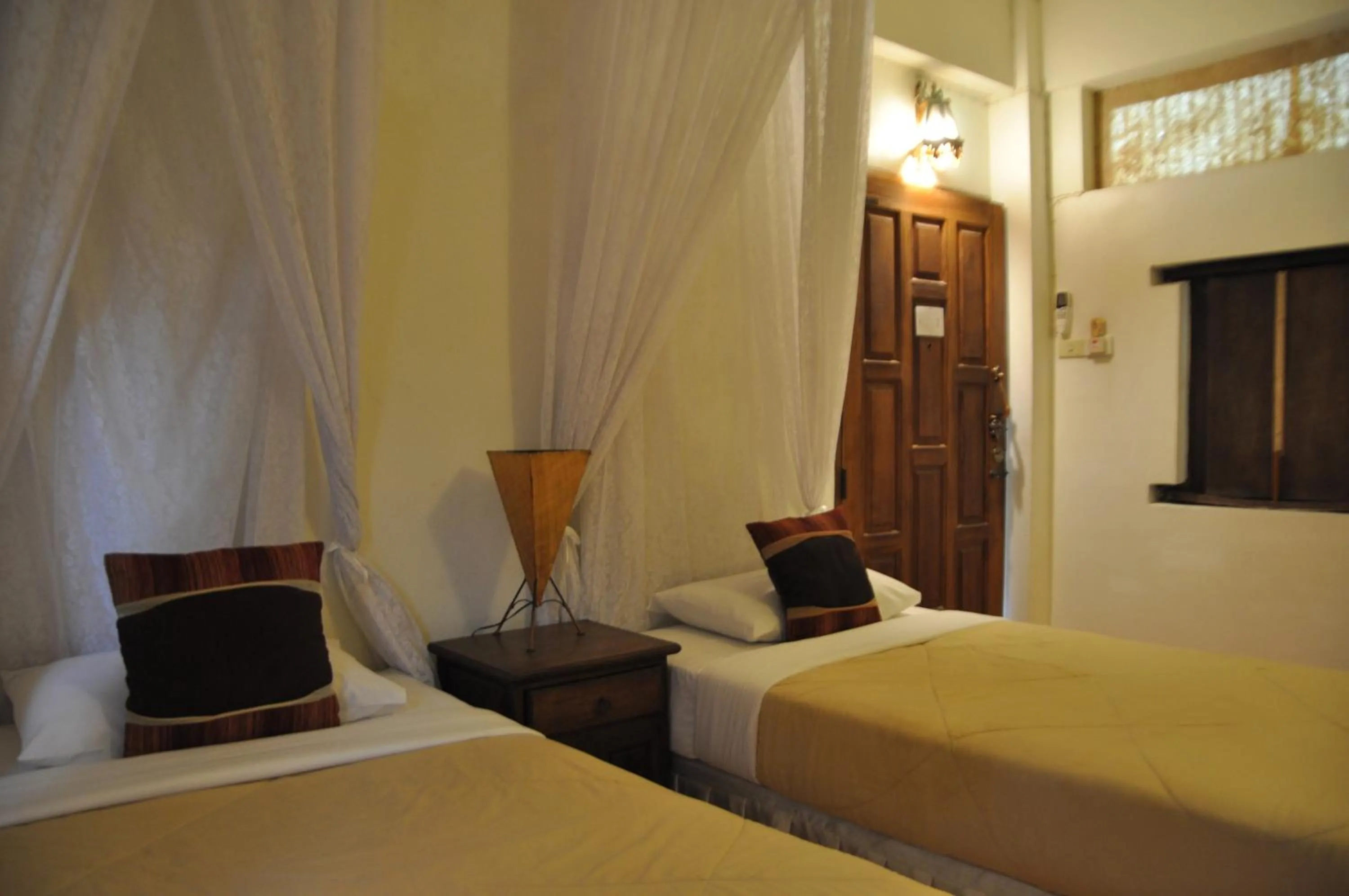 Standard Twin Room (no extra bed) in Ruean Thai Hotel