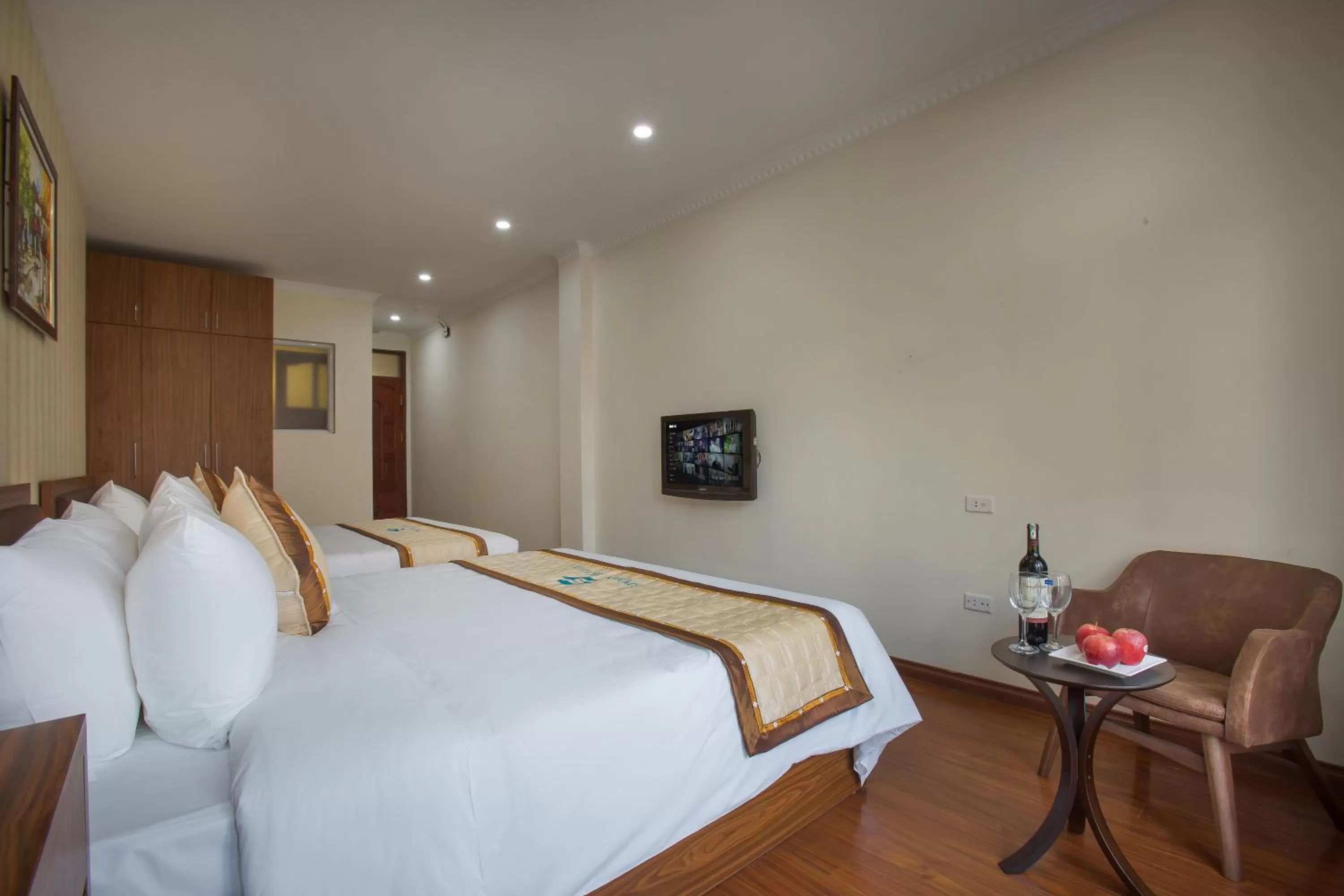 Twin Room with City View in Spoon Hotel