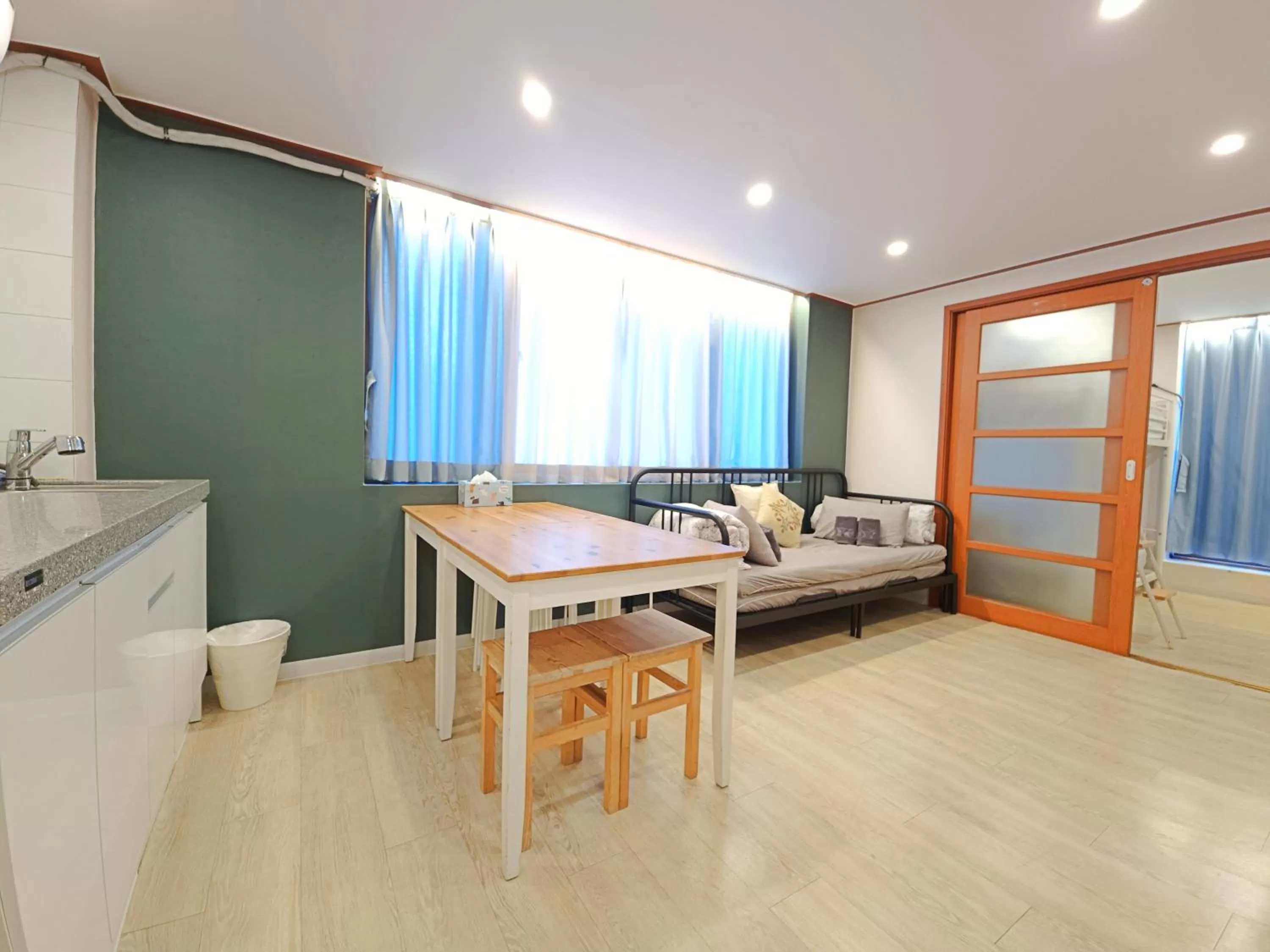 Family Suite with Balcony in OYO Rooftop Hostel